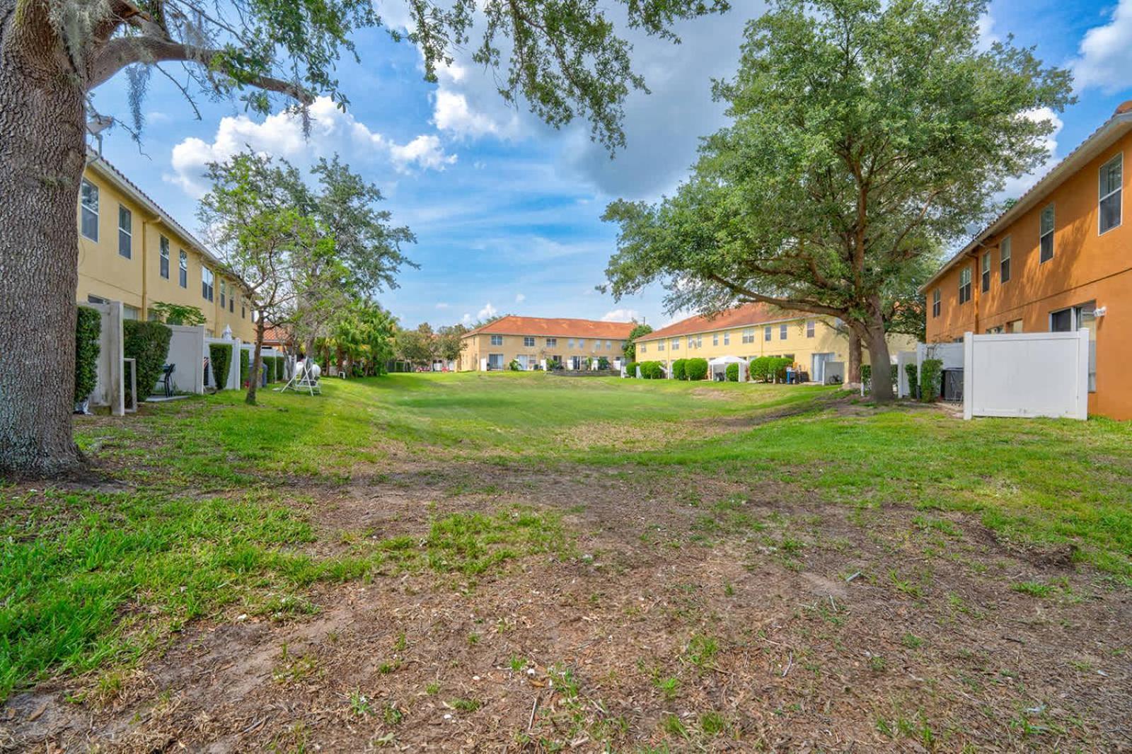 Comfy Townhome Minutes From Holiday home