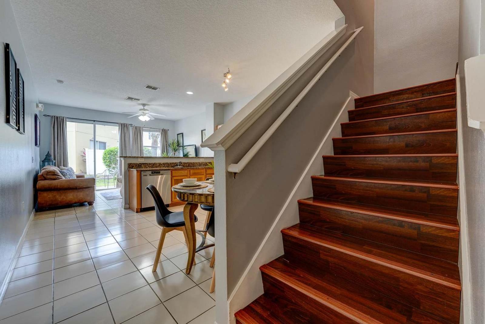 Comfy Townhome Minutes From