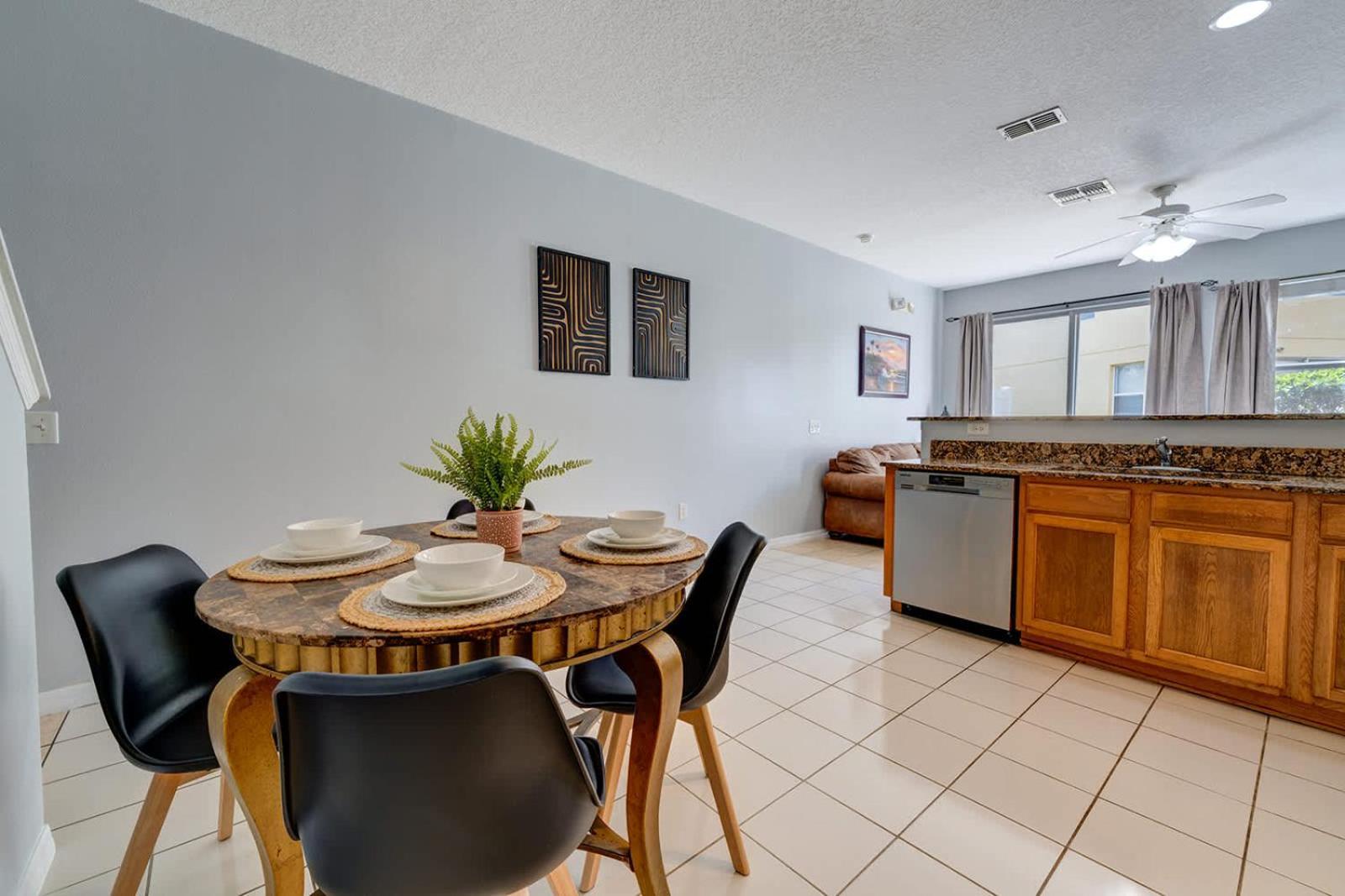 Comfy Townhome Minutes From