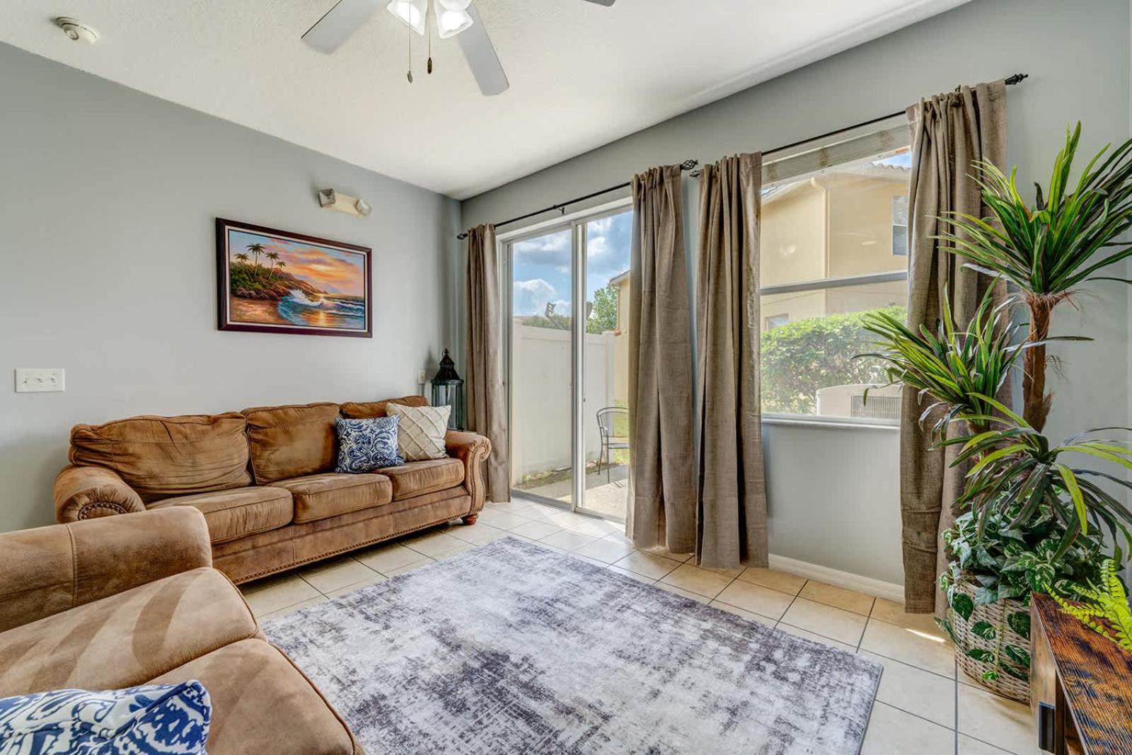 Comfy Townhome Minutes From Orlando