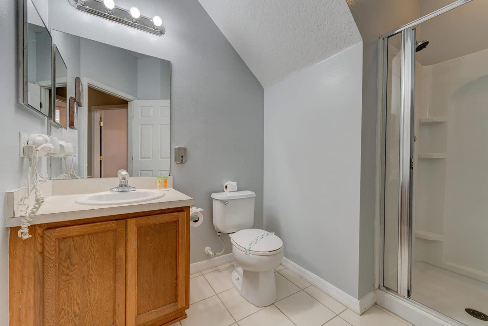 Comfy Townhome Minutes From Holiday home