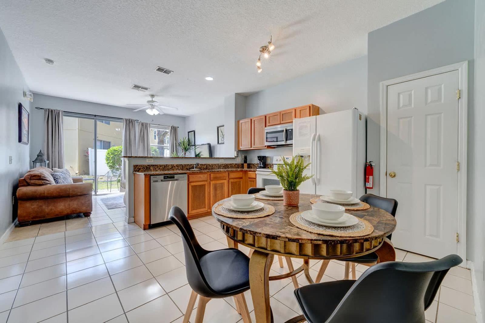 Comfy Townhome Minutes From Holiday home *
