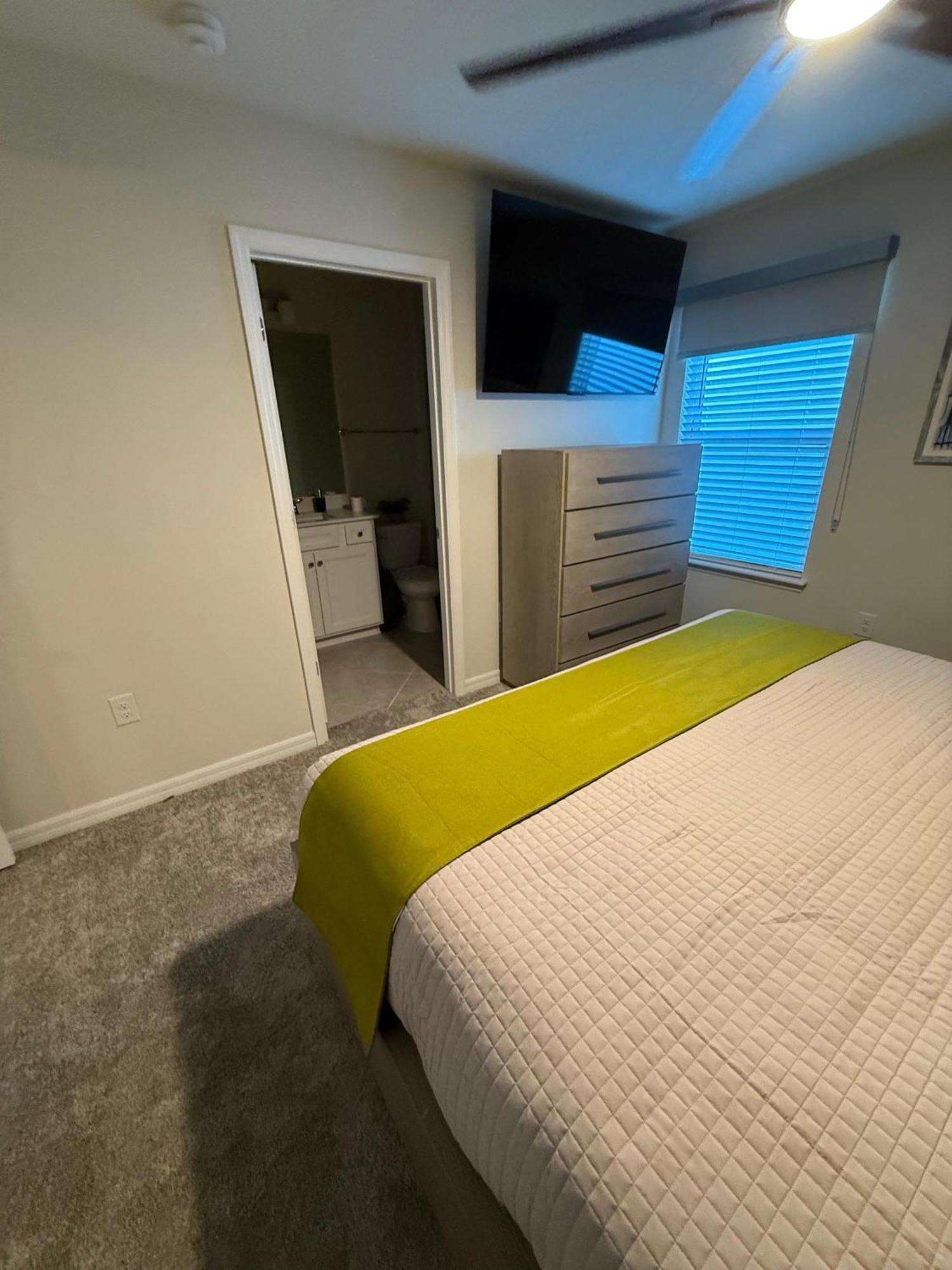 Holiday home 10 Bedroom Home, Themed Rooms, Private Pool, In New Windsor Cay *