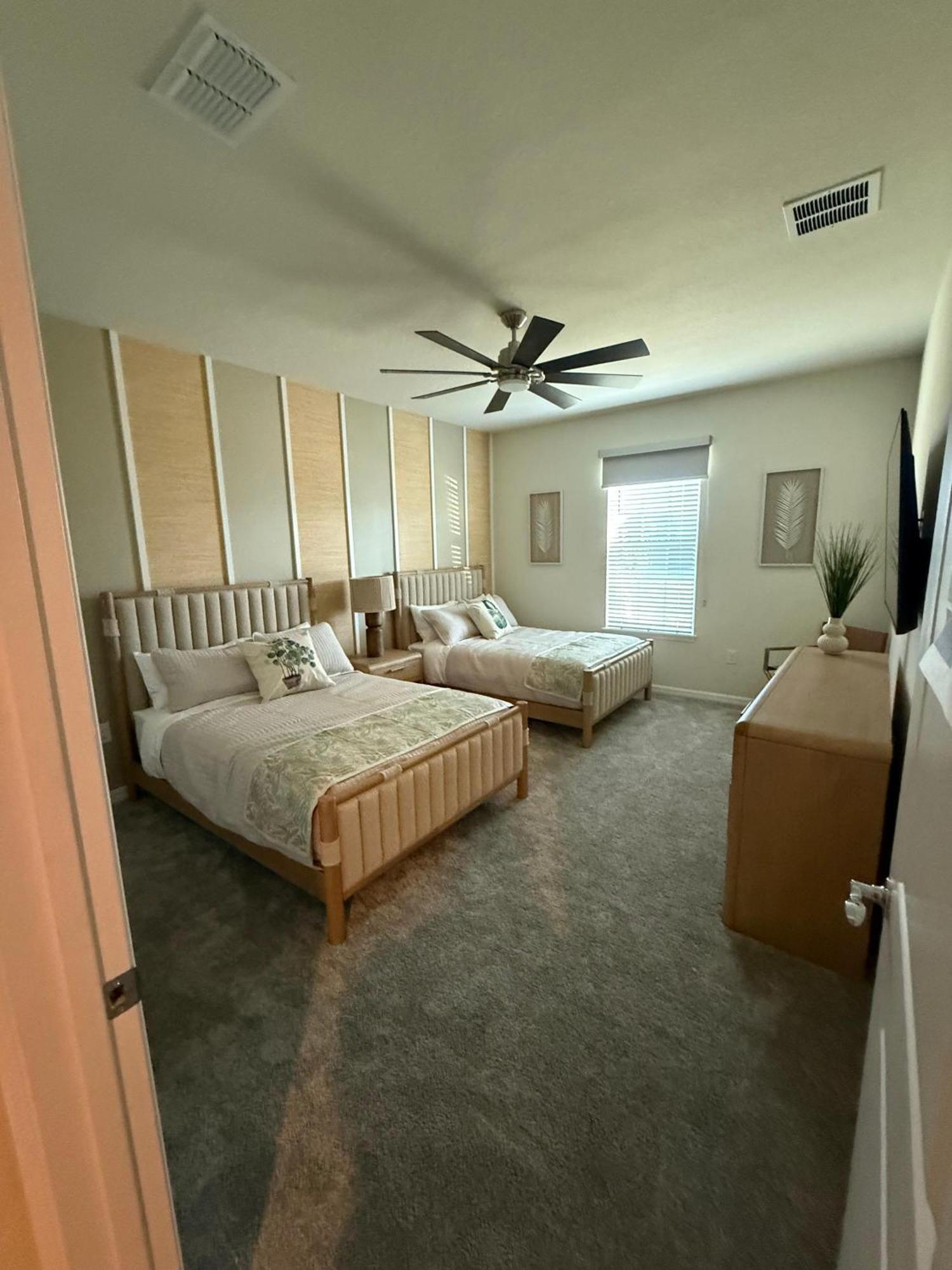 Holiday home 10 Bedroom Home, Themed Rooms, Private Pool, In New Windsor Cay Orlando