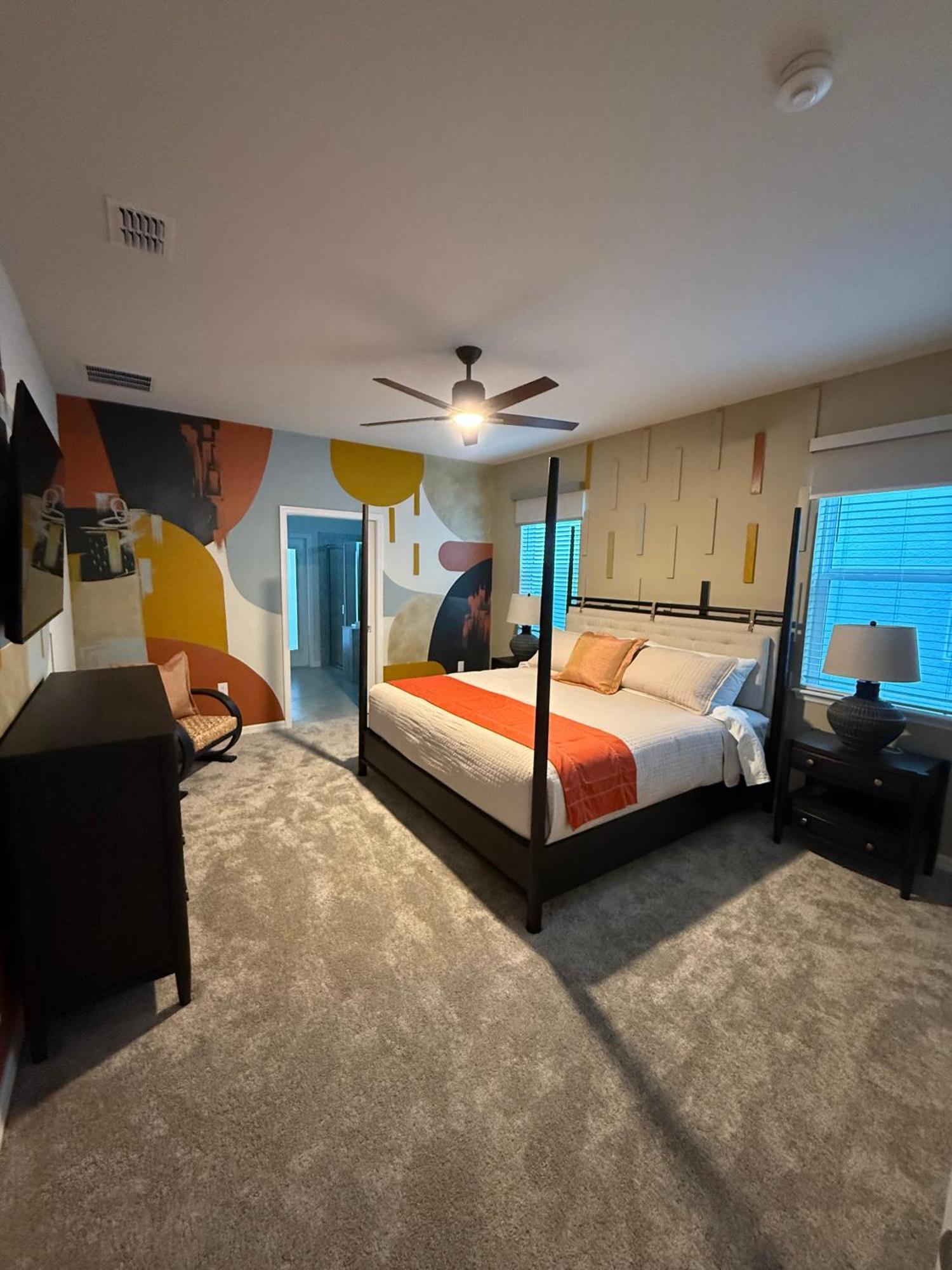 10 Bedroom Home, Themed Rooms, Private Pool, In New Windsor Cay Holiday home