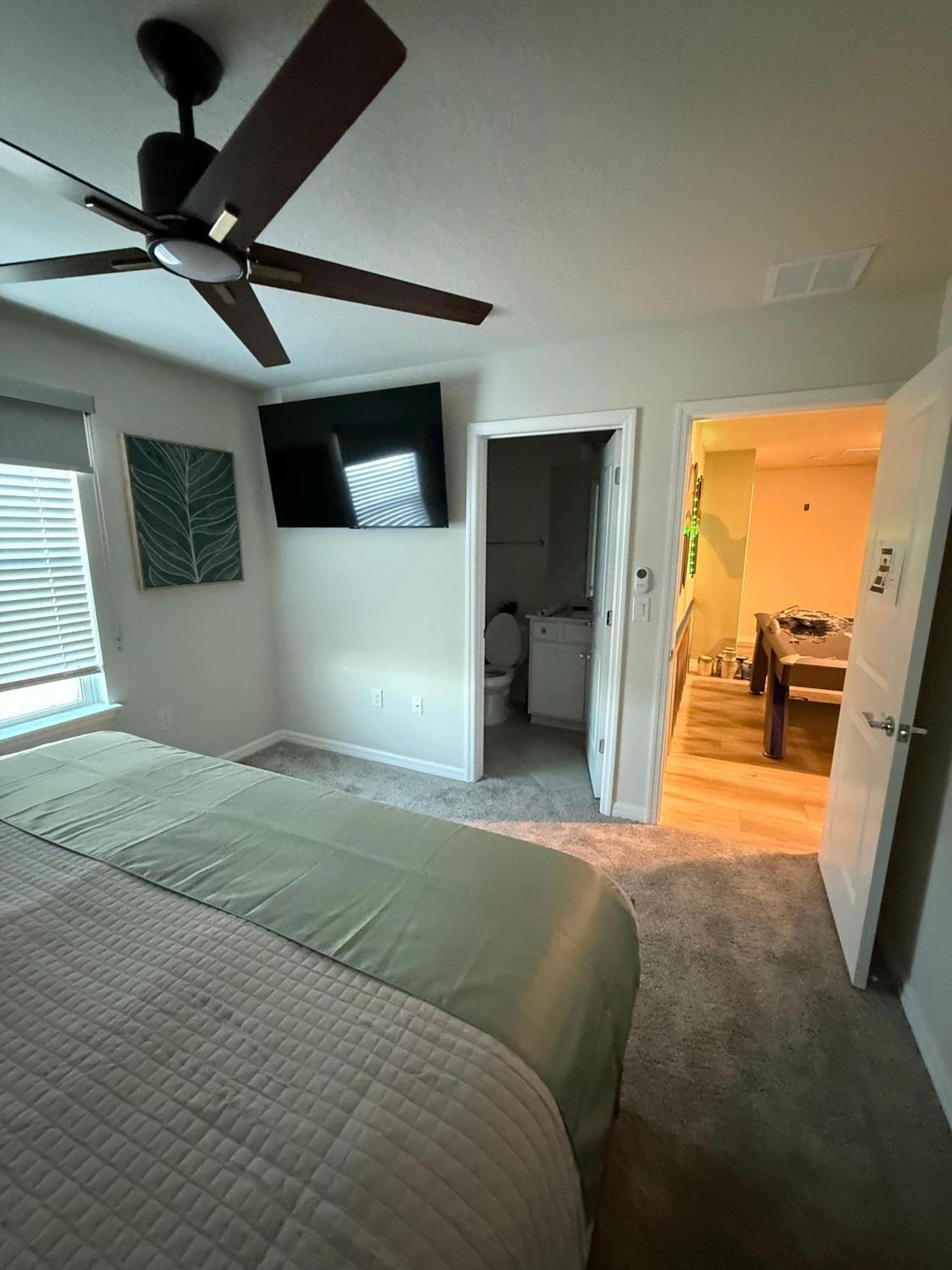 10 Bedroom Home, Themed Rooms, Private Pool, In New Windsor Cay