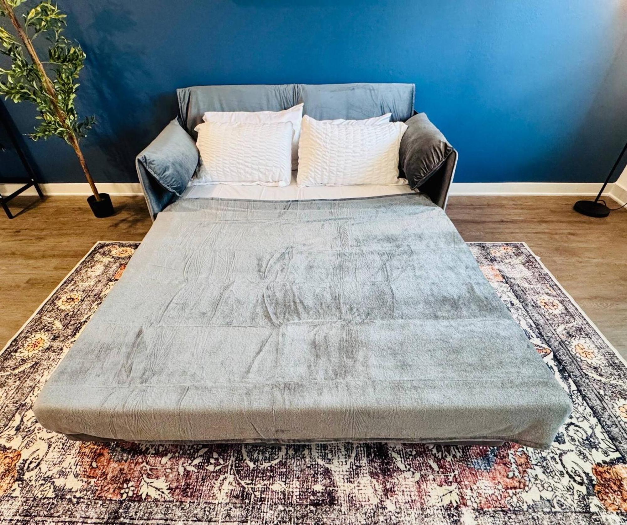 Complete Stylish King Near Parks Amenities Pet Ok