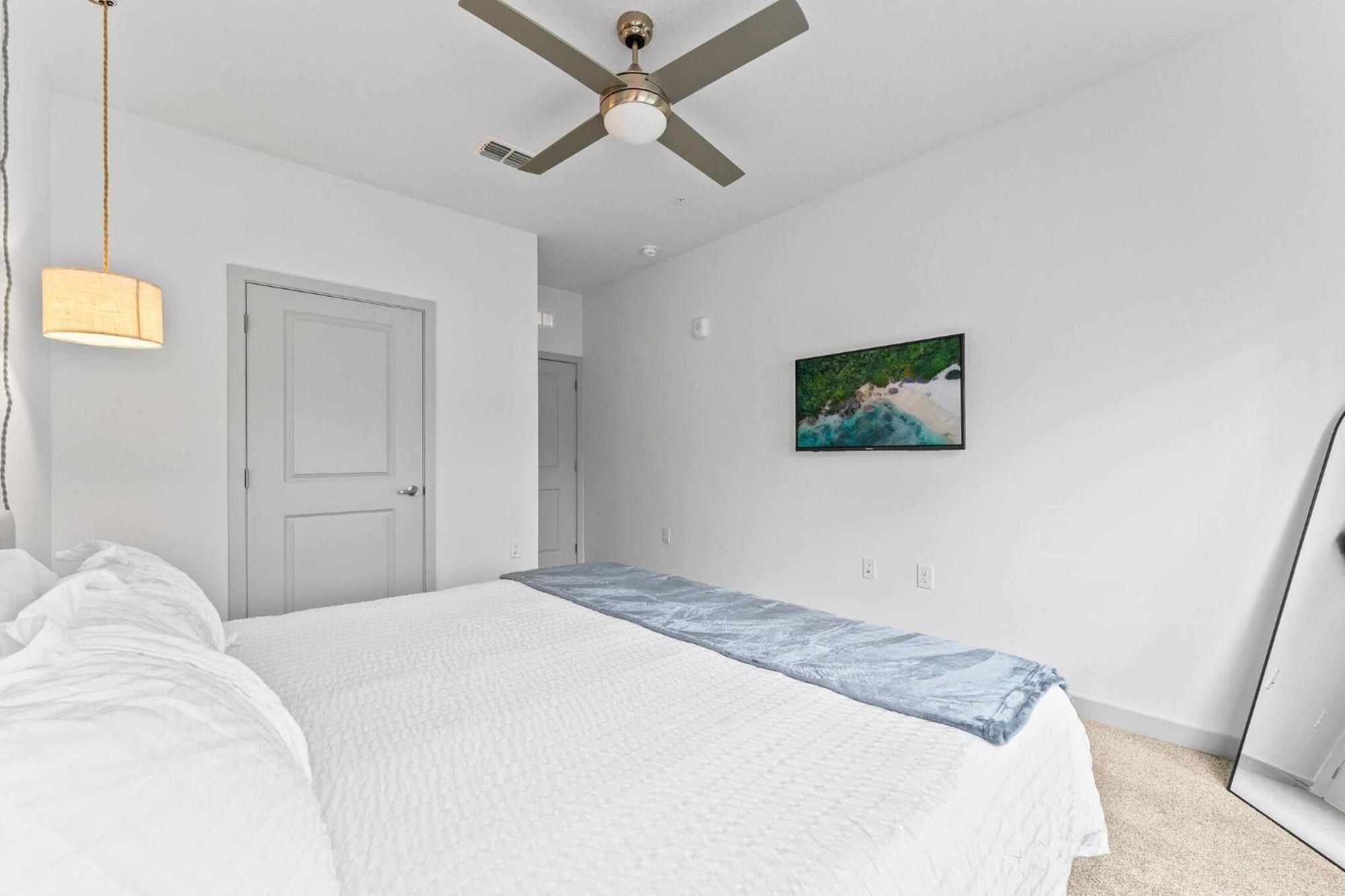Complete Stylish King Near Parks Amenities Pet Ok * Orlando