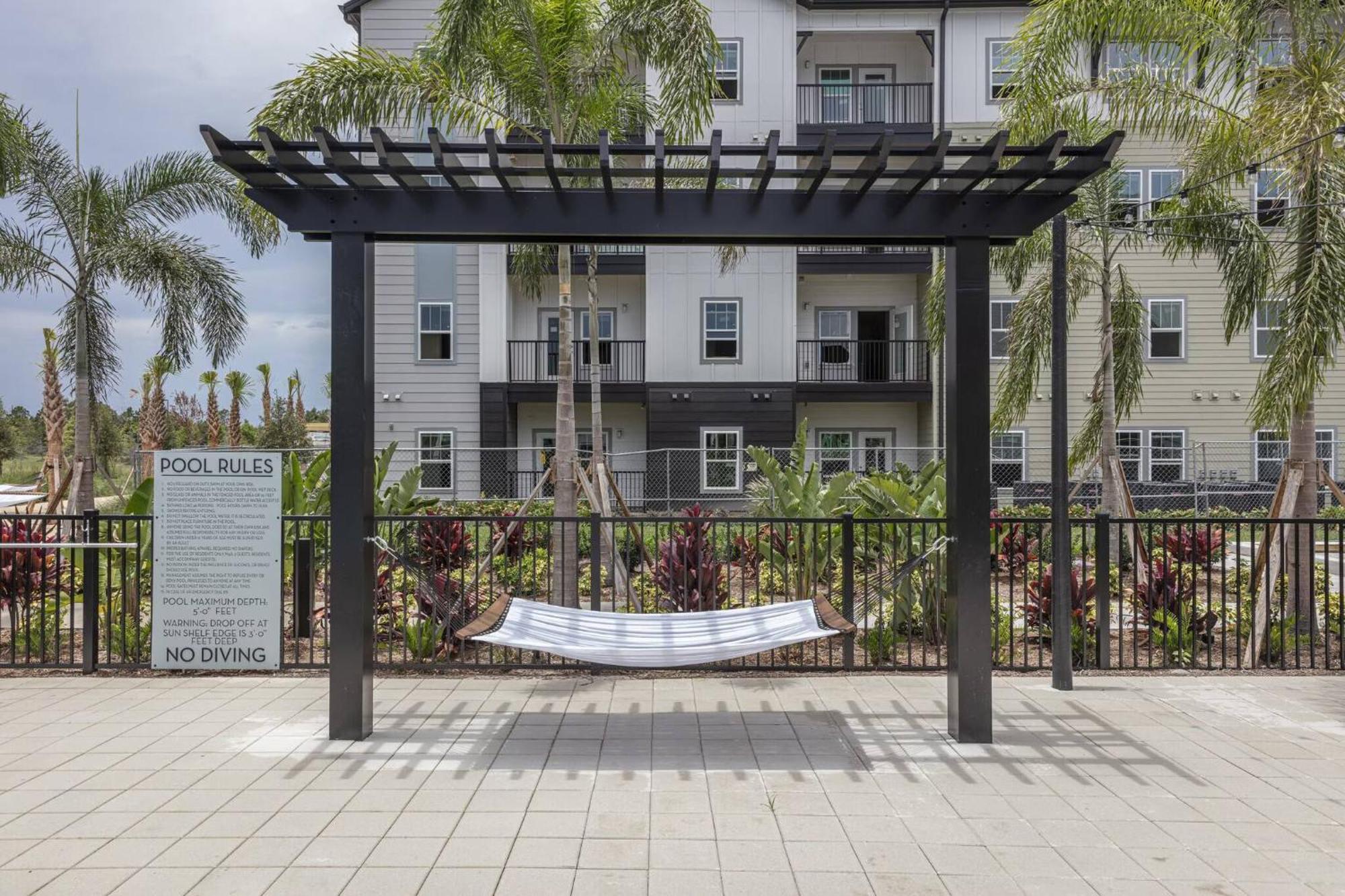Complete Stylish King Near Parks Amenities Pet Ok *
