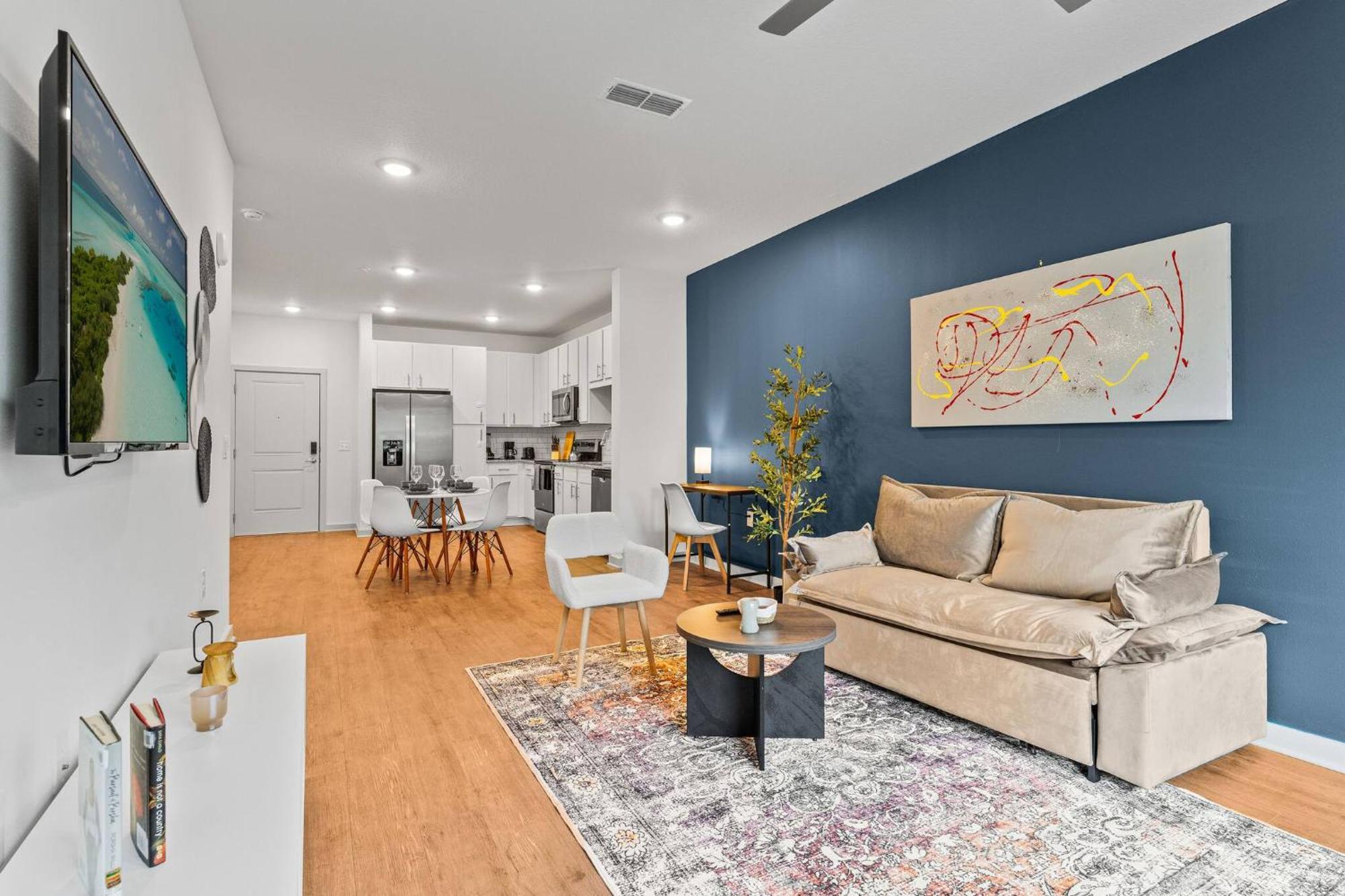 Apartment Complete Stylish King Near Parks Amenities Pet Ok