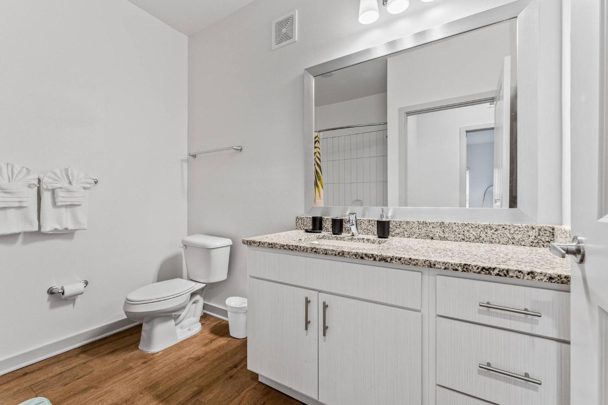 Complete Stylish King Near Parks Amenities Pet Ok Apartment Orlando