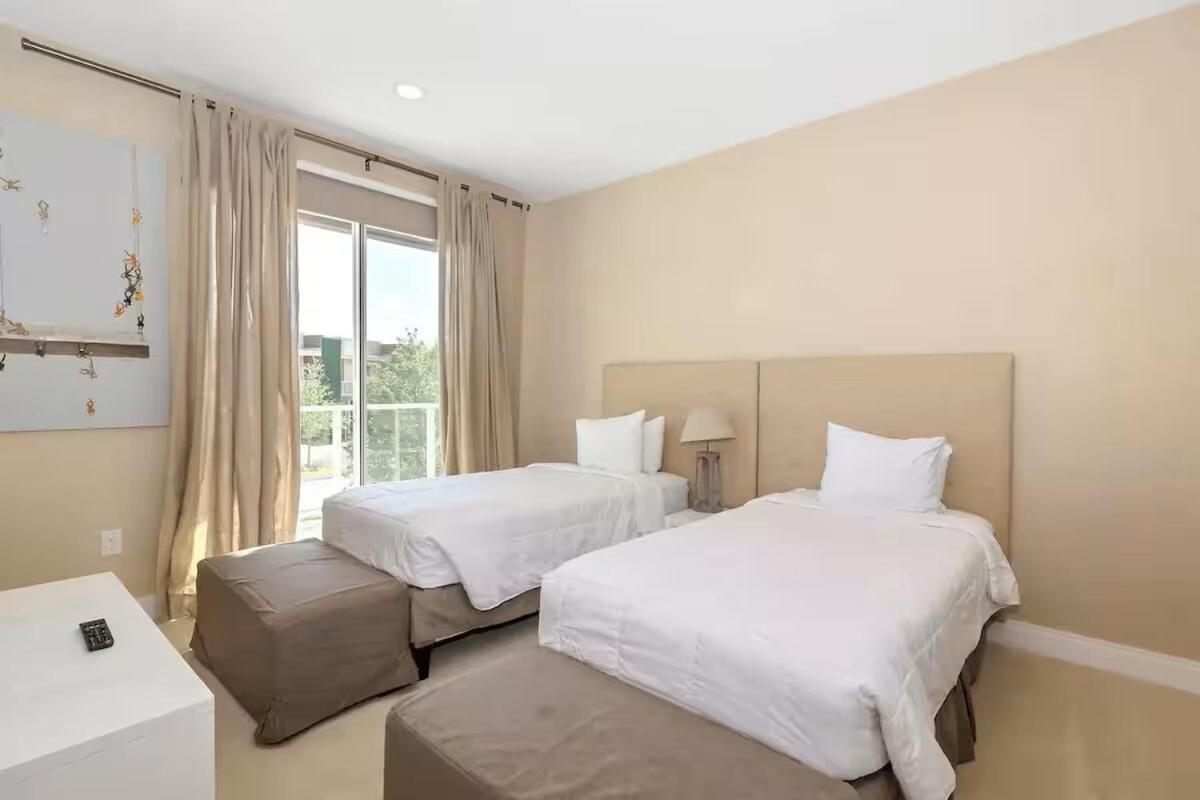 Magical & Spacious Minutes From Parks Holiday home Orlando