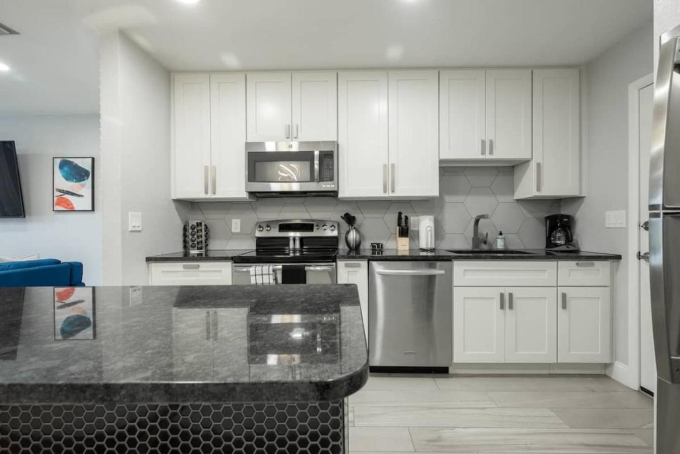 561j) Large 2 Bedroom With King Bed And Patio *