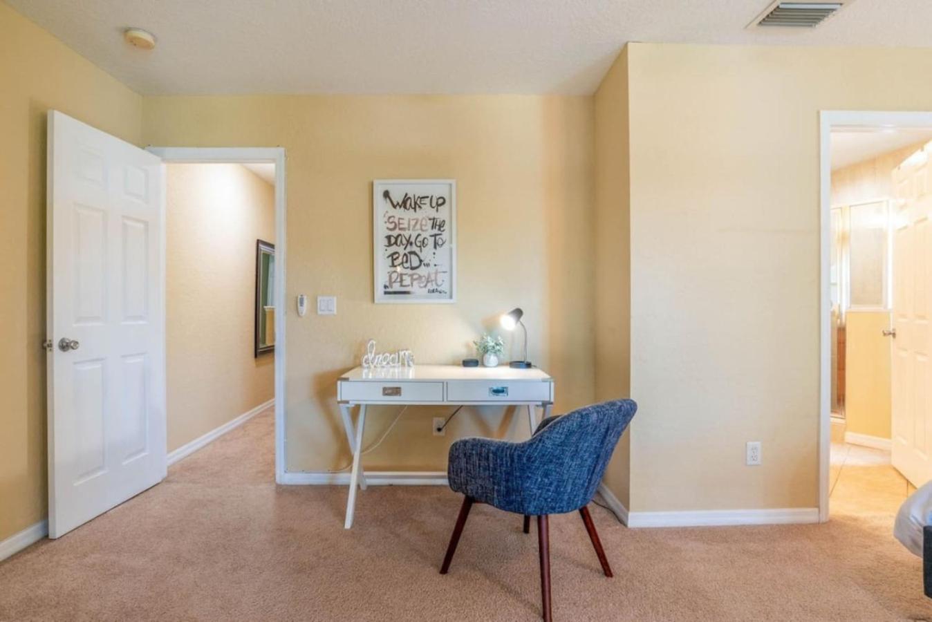 561) Large 3 Bedroom With King Bed *