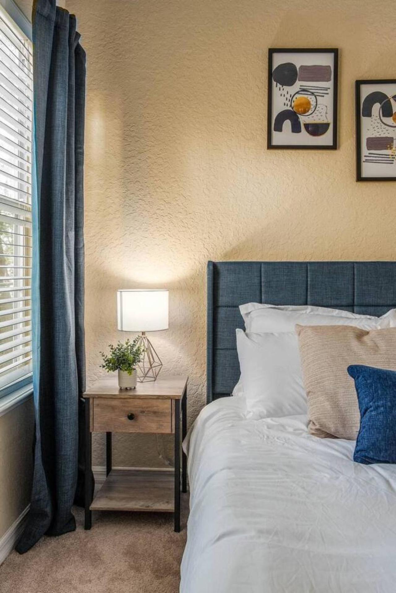 561) Large 3 Bedroom With King Bed Orlando