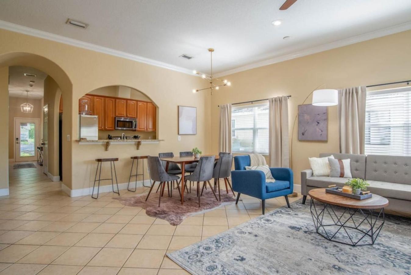 561) Large 3 Bedroom With King Bed