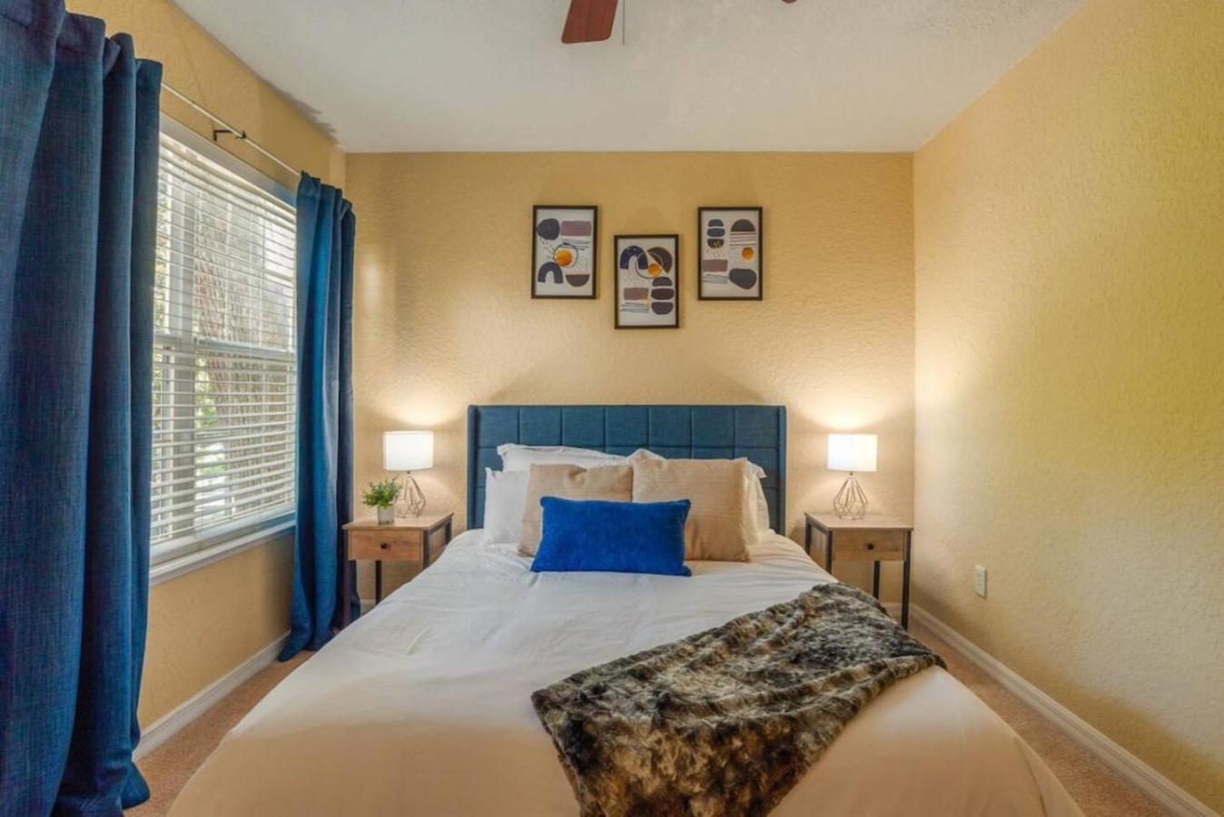 561) Large 3 Bedroom With King Bed *