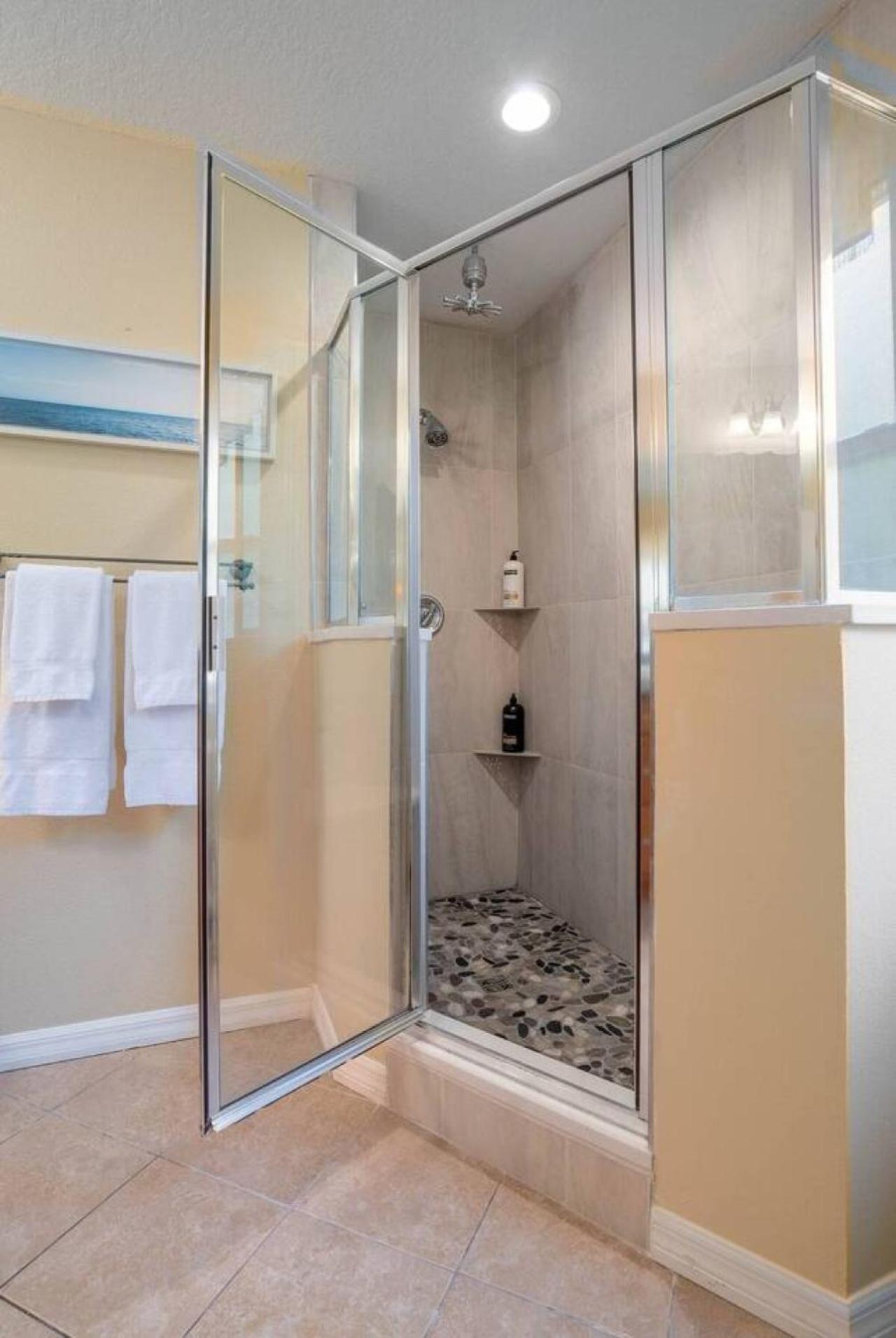 561) Large 3 Bedroom With King Bed Orlando
