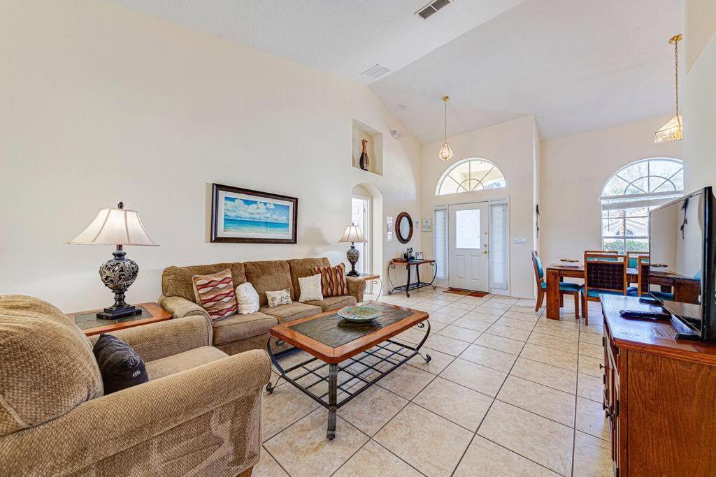 Great Location With Conservation Views Villa