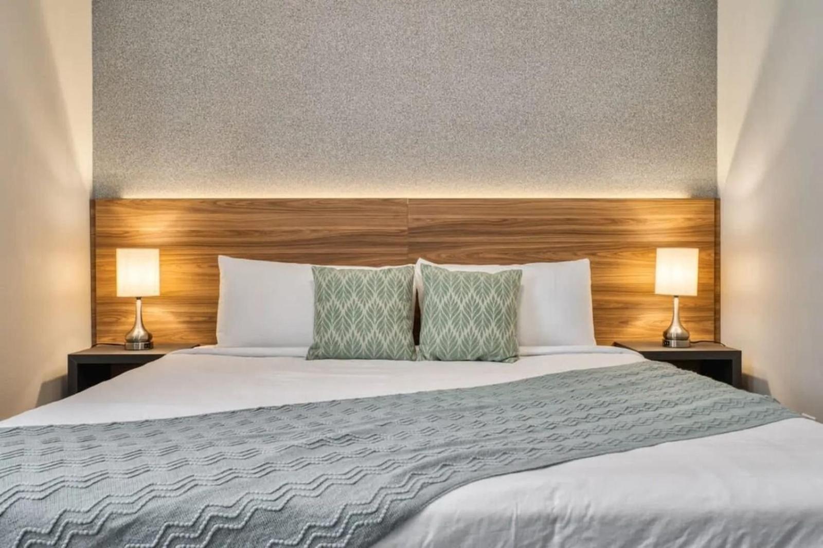 7961 Luxurious 4-suite With Private Pool 10 Minutes From *