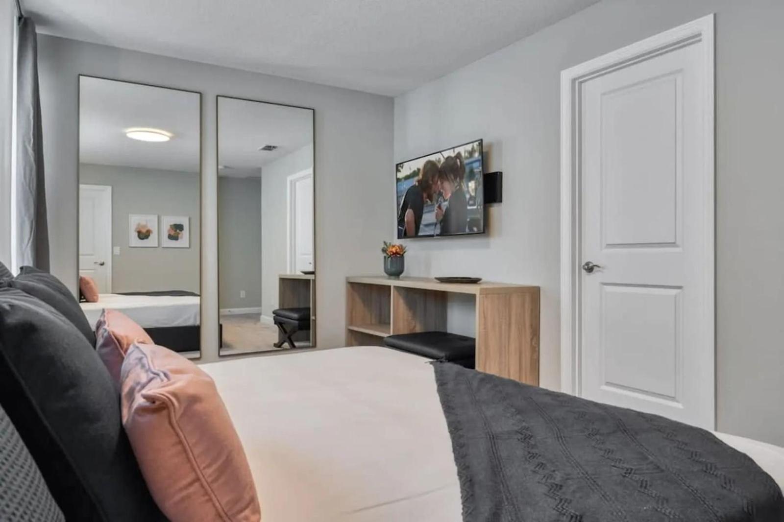 7961 Luxurious 4-suite With Private Pool 10 Minutes From Orlando