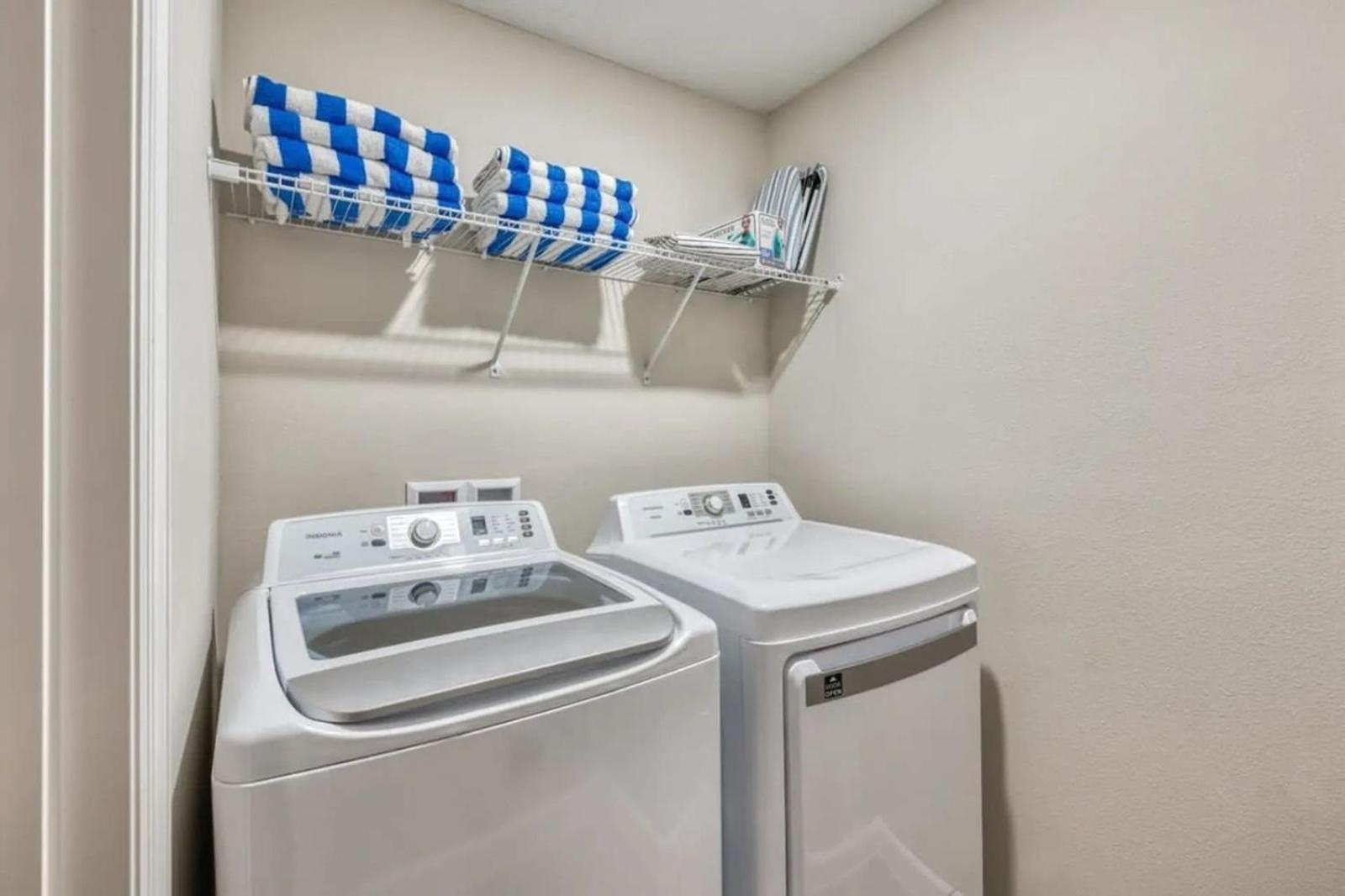 7961 Luxurious 4-suite With Private Pool 10 Minutes From *