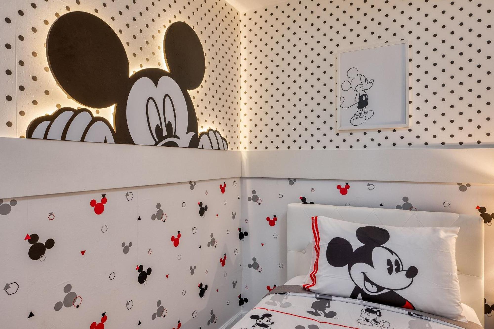 Luxury 4br W/ Pool | 10 Min To Disney! * Orlando