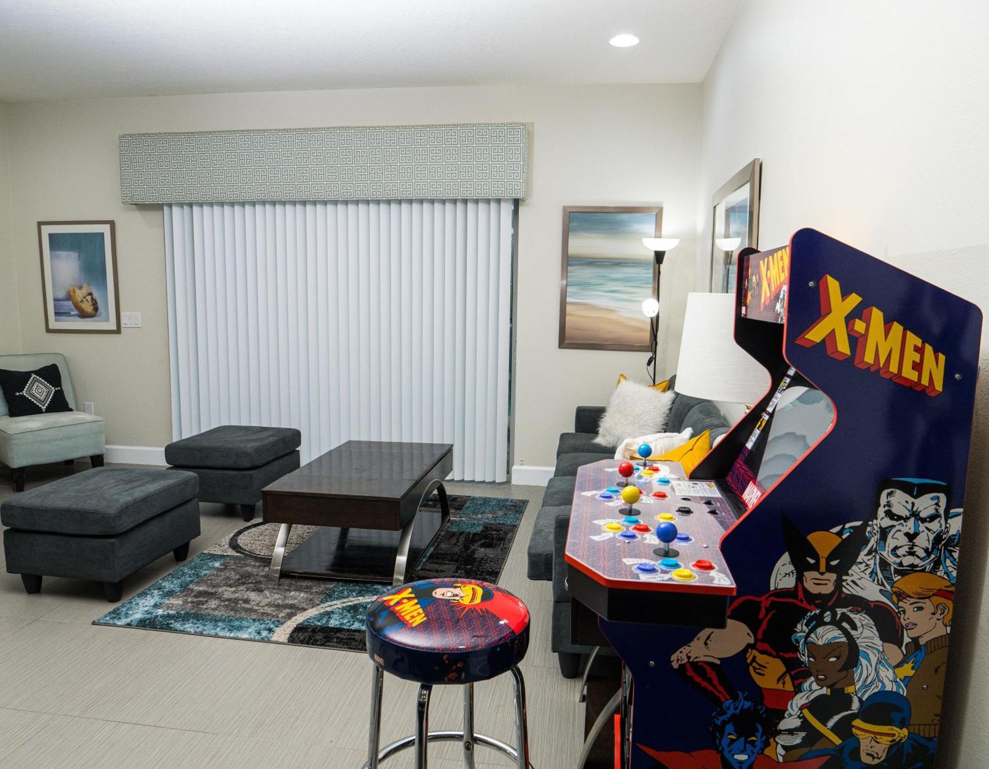 Clermont Family Townhouse Pool & Arcade Near Orlando