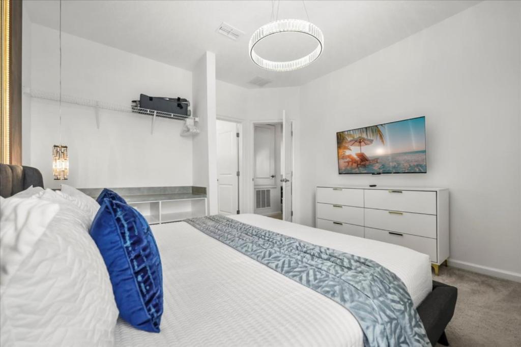 8 Bedrooms- 8 Bathrooms- Paradiso Grande 6265 Ss