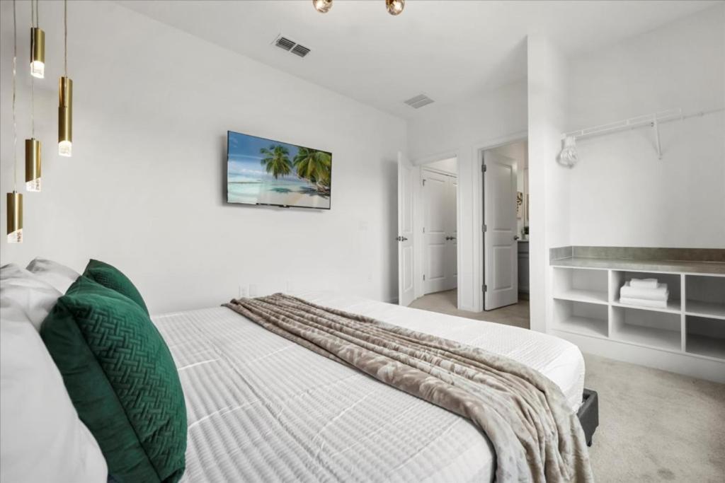 8 Bedrooms- 8 Bathrooms- Paradiso Grande 6265 Ss