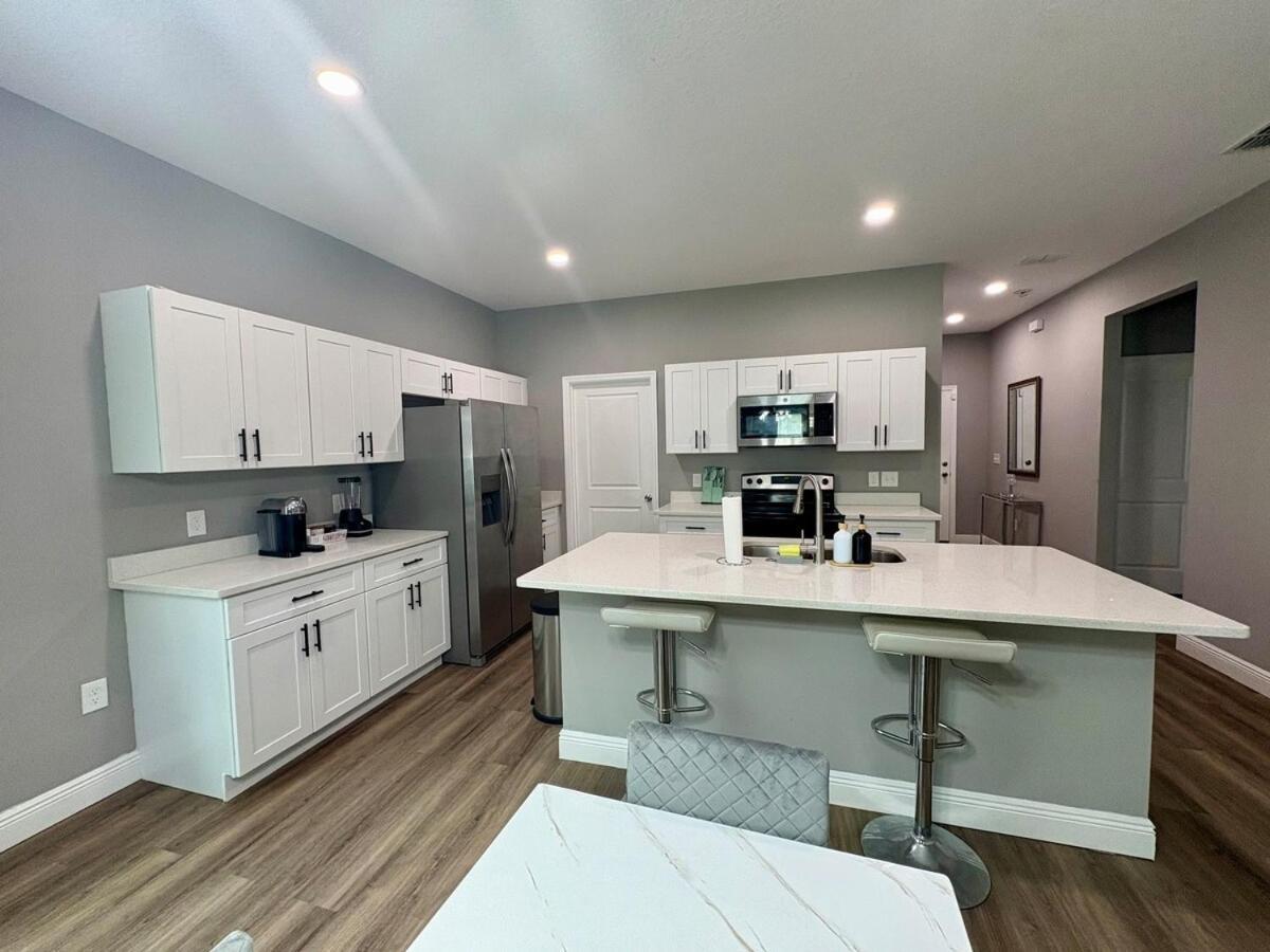 Luxurious Near Universal Holiday home