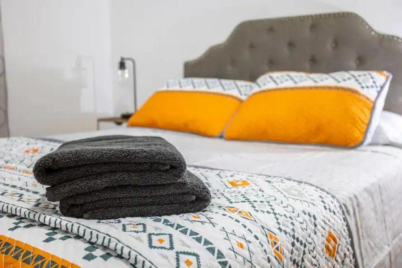 2br Getaway Furry Friends Fast Wi-fi *