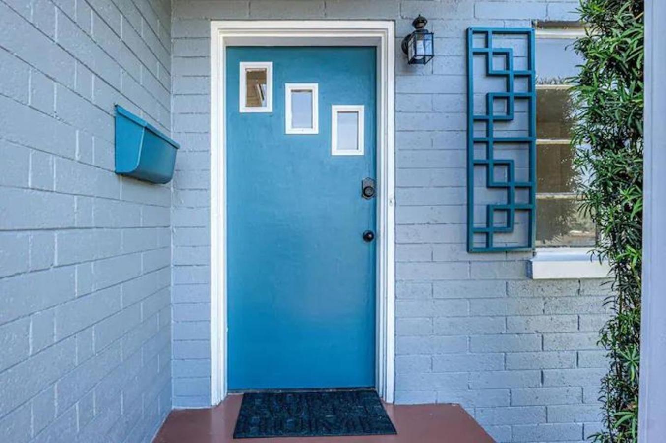 Apartment 2br Getaway Furry Friends Fast Wi-fi *