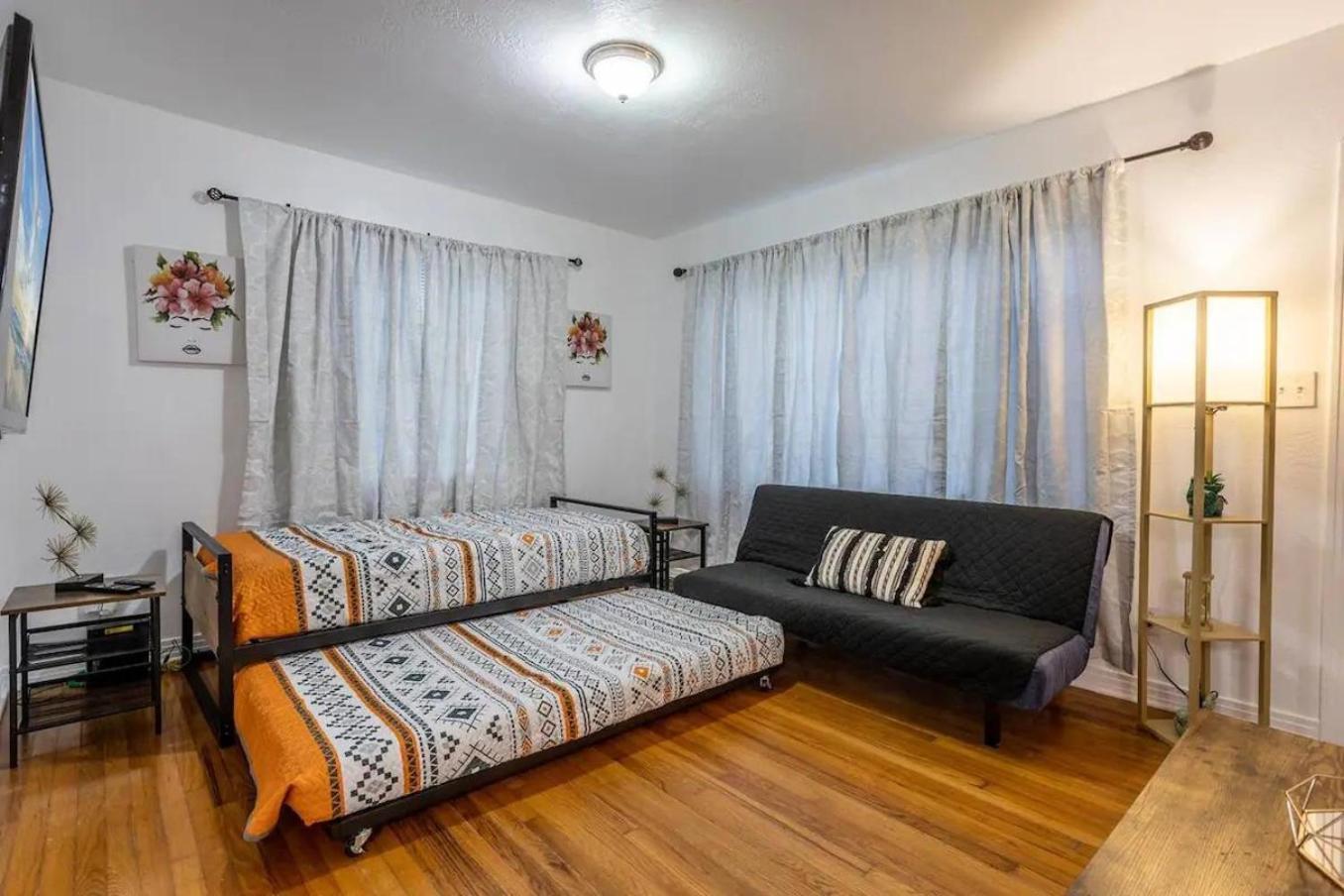 2br Getaway Furry Friends Fast Wi-fi Apartment *