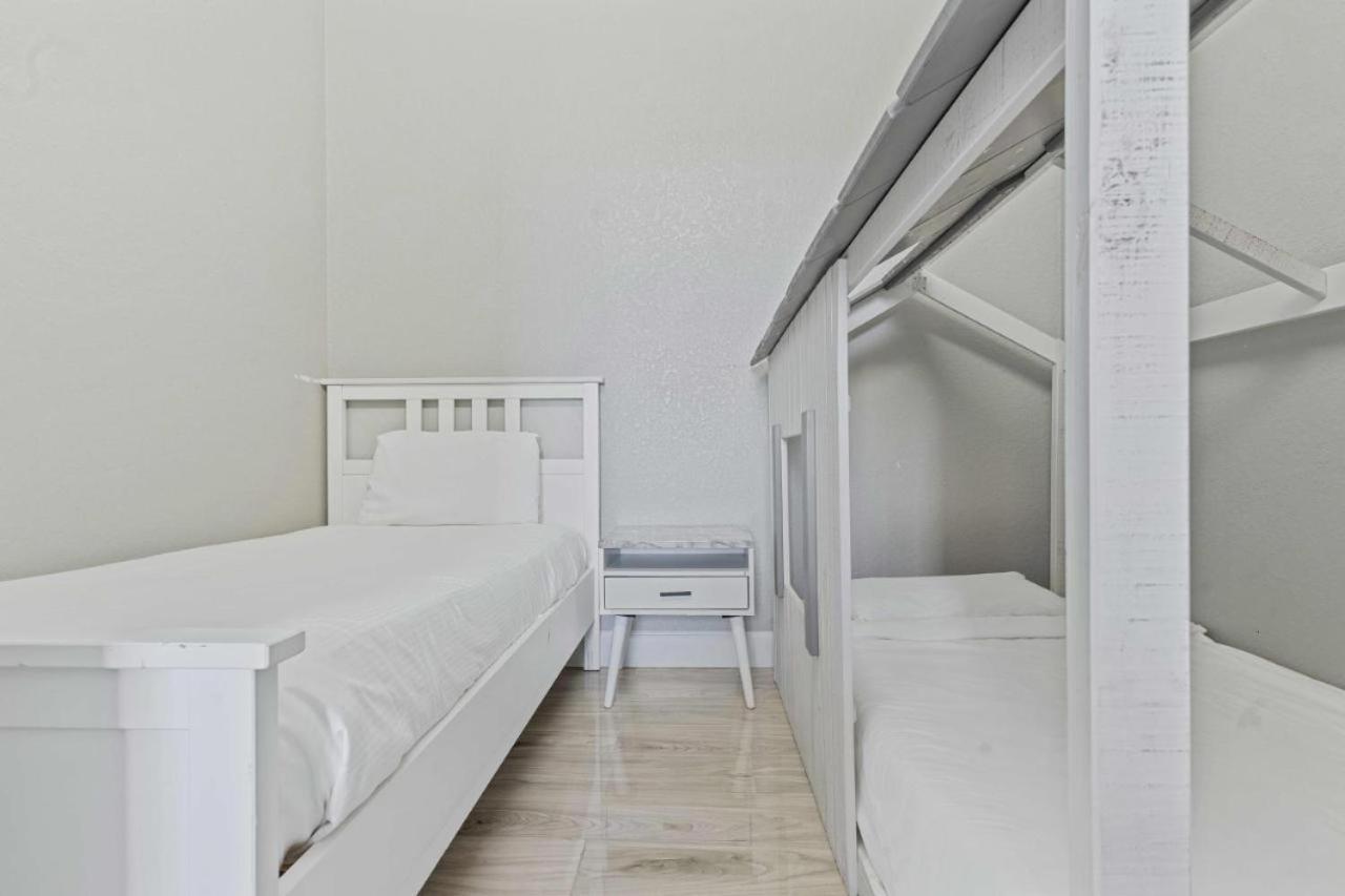 4102 Stylish 3-bedroom At Vista Cay 404