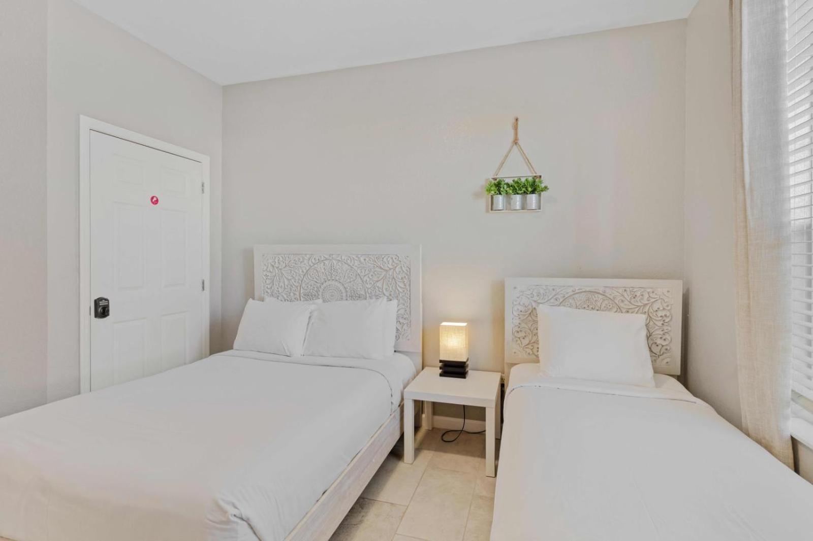 4114 Away From At Vista Cay 306 Apartment *