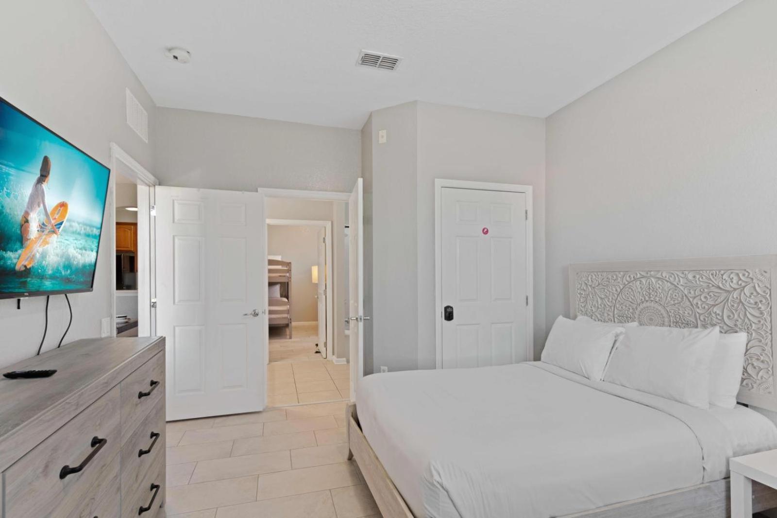 4114 Away From At Vista Cay 306 Apartment *