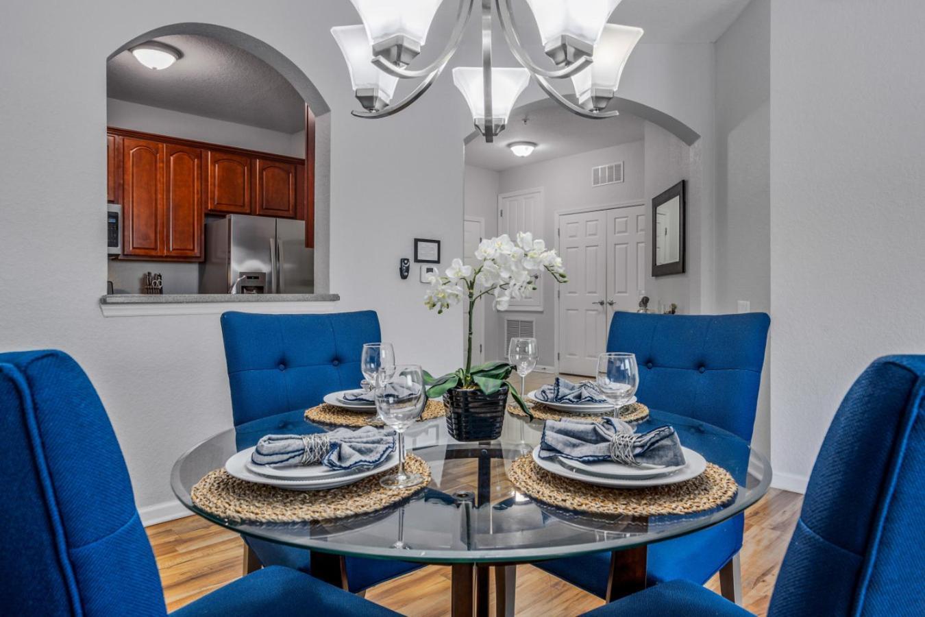 Is3-205 Lakefront - Universal Holiday home