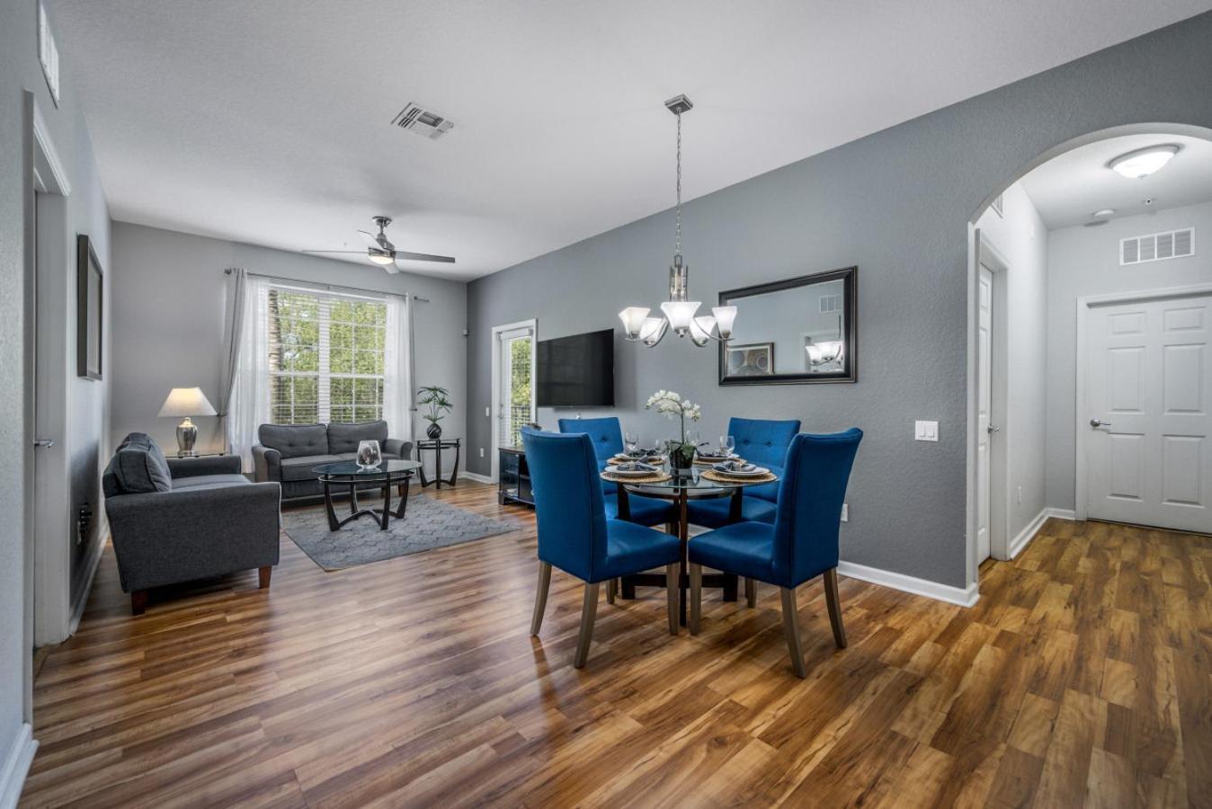 Is3-205 Lakefront - Universal Holiday home *