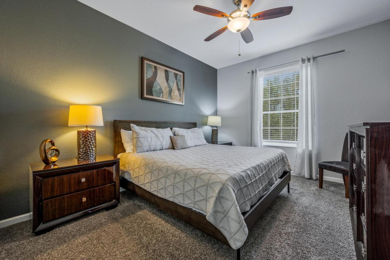 Is3-205 Lakefront - Universal Holiday home *