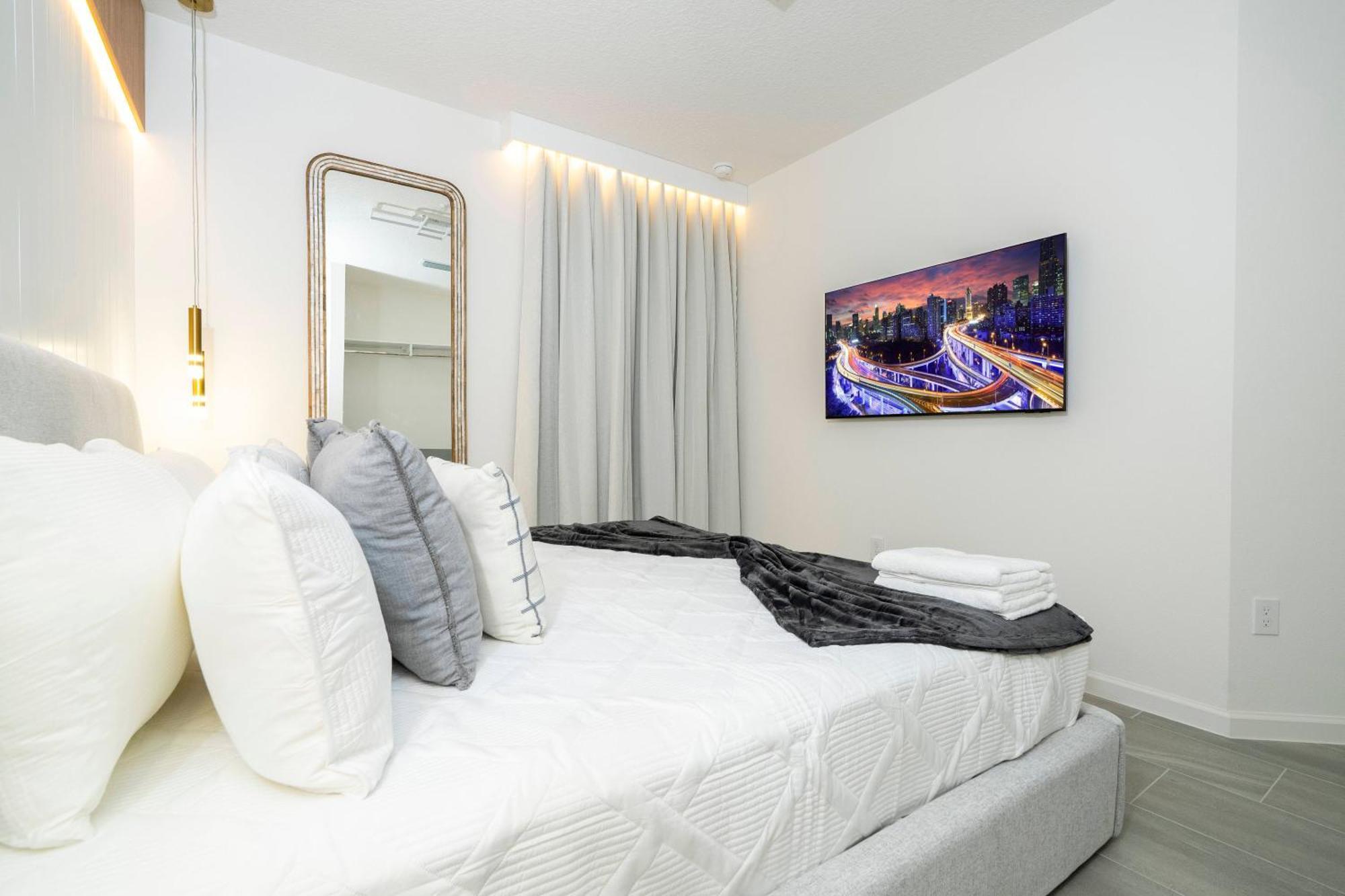 Paradiso Grande 6 Bedroom New - 10377 Holiday home