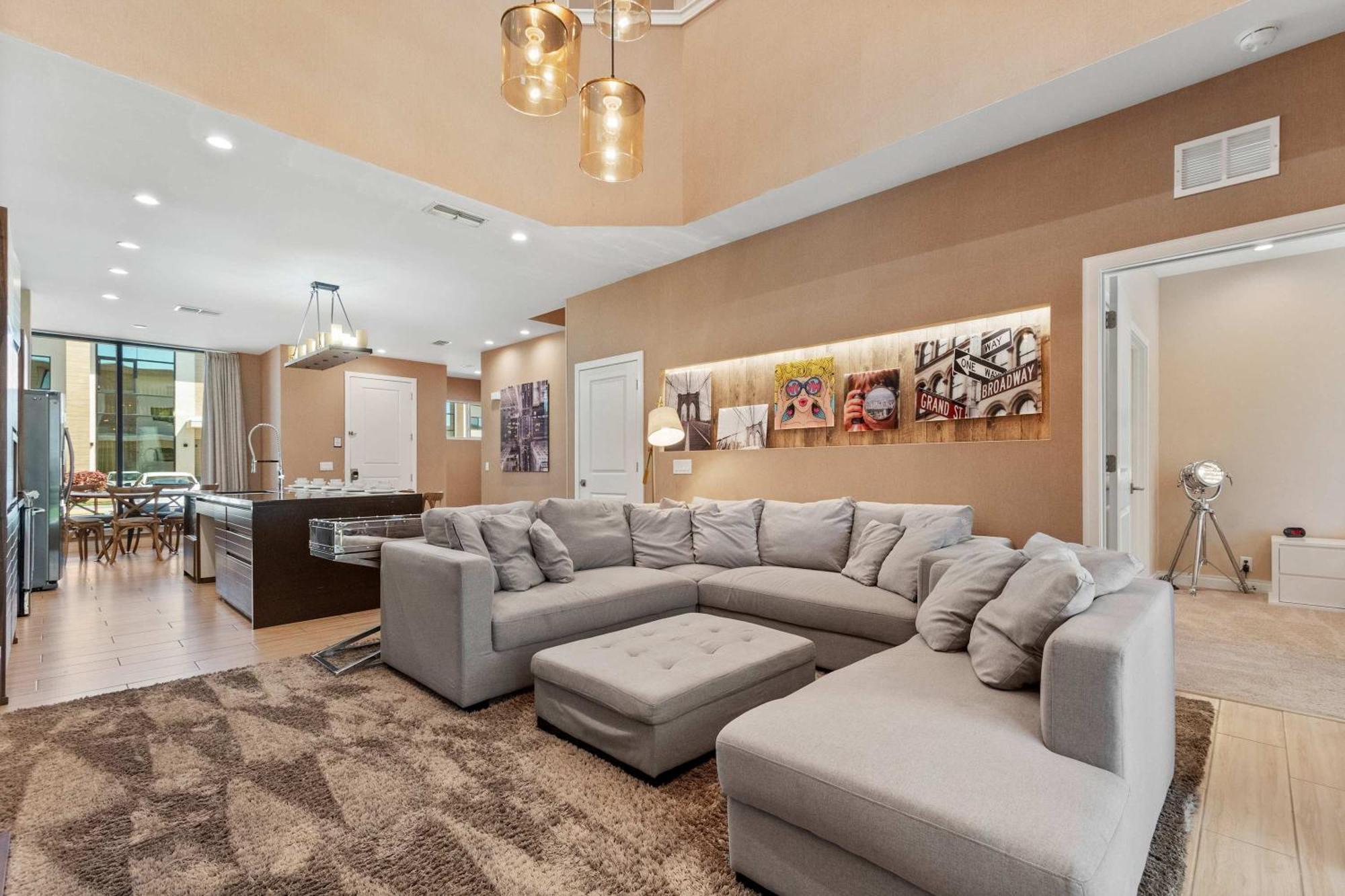Holiday home Chic | Stunning Patio, Amenities & Minutes From Parks *