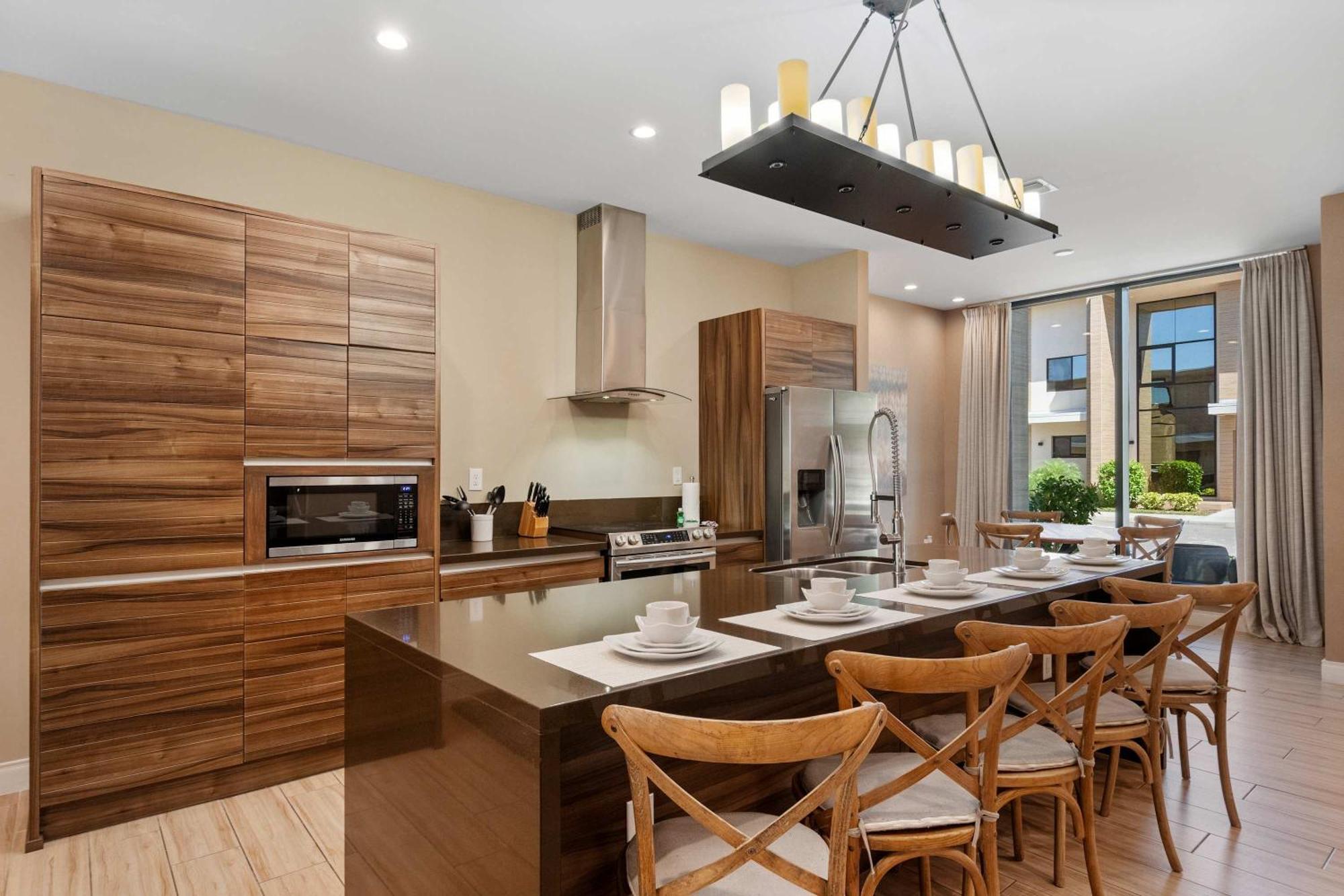 Chic | Stunning Patio, Amenities & Minutes From Parks Orlando