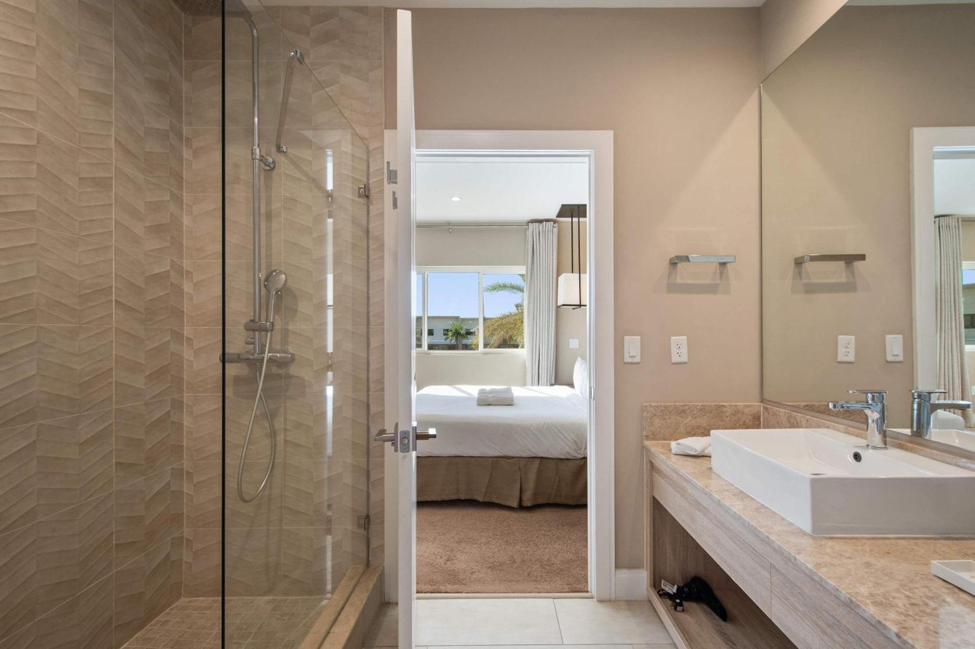 Holiday home Luxurious Getaway | Chic Villa, Stunning Patio & Exclusive Perks! *