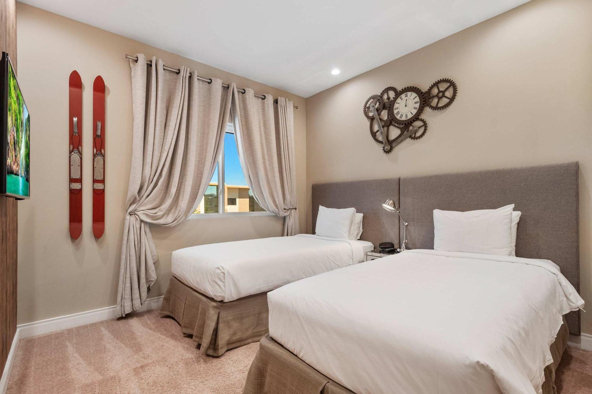 Chic | Stunning Patio, Amenities & Minutes From Parks Orlando