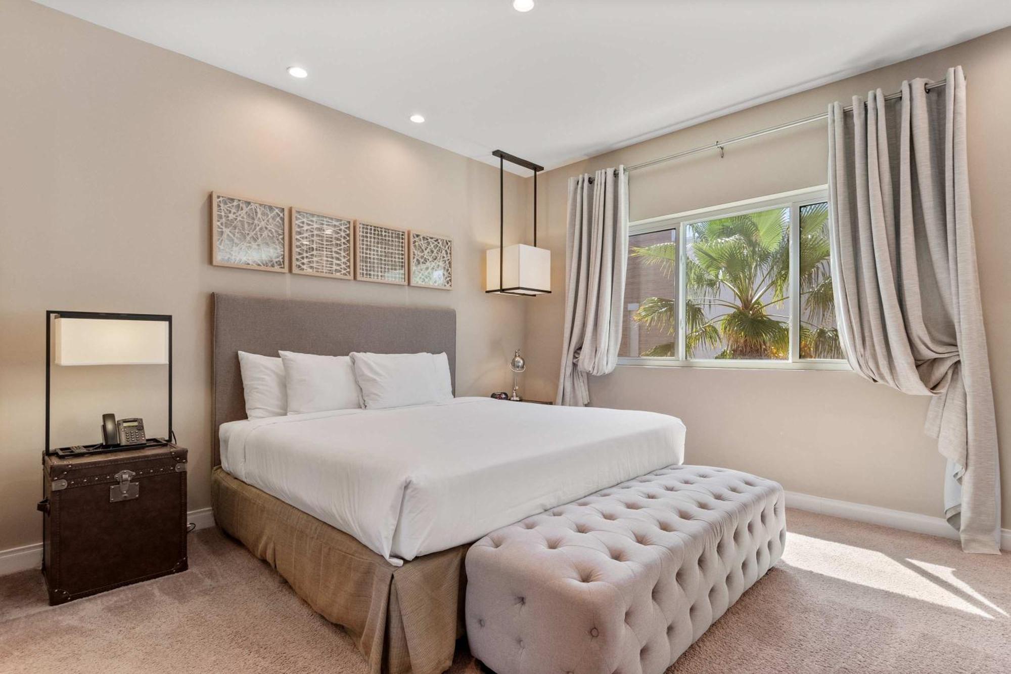 Chic | Stunning Patio, Amenities & Minutes From Parks Holiday home