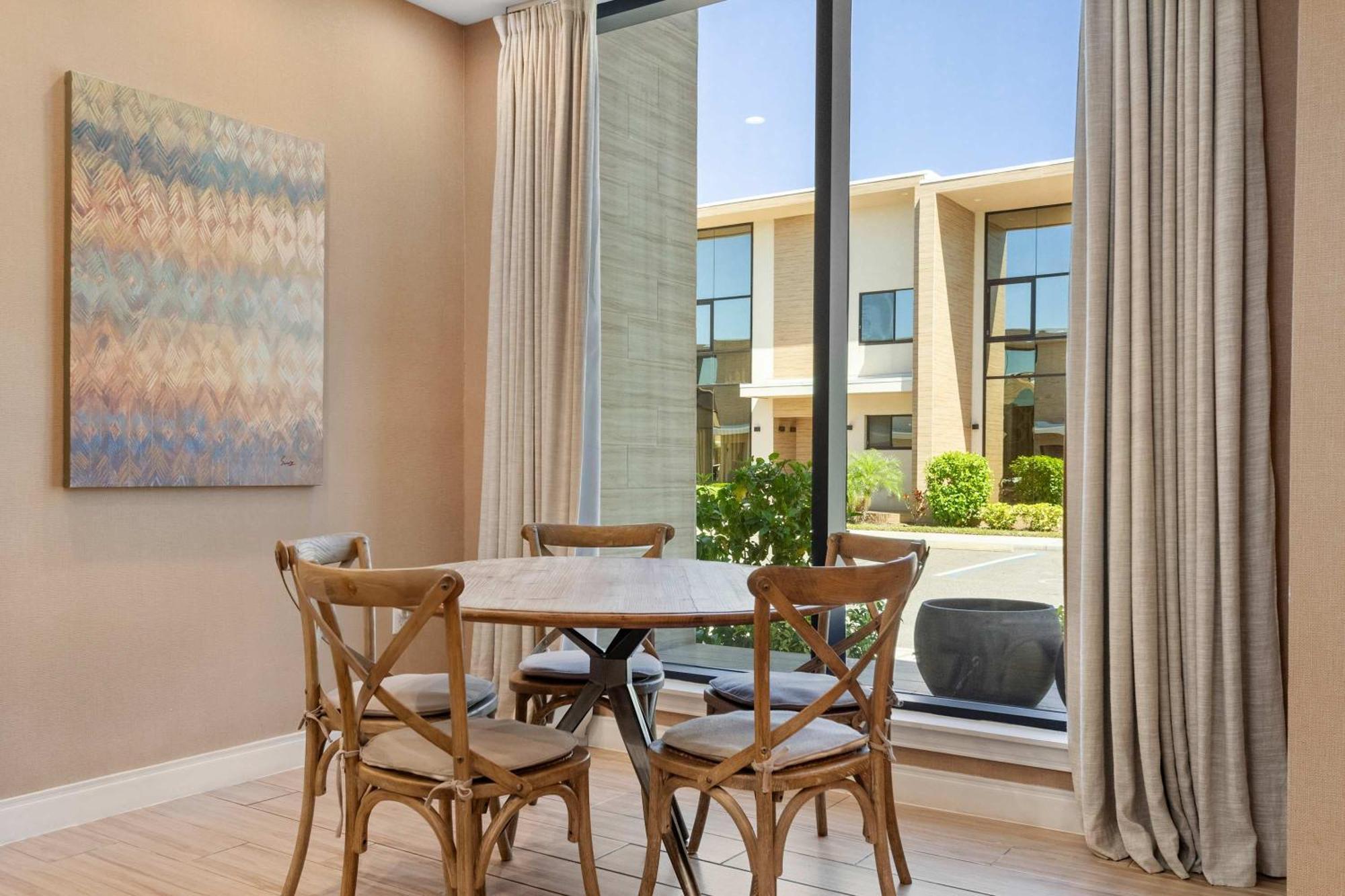Holiday home Chic | Stunning Patio, Amenities & Minutes From Parks