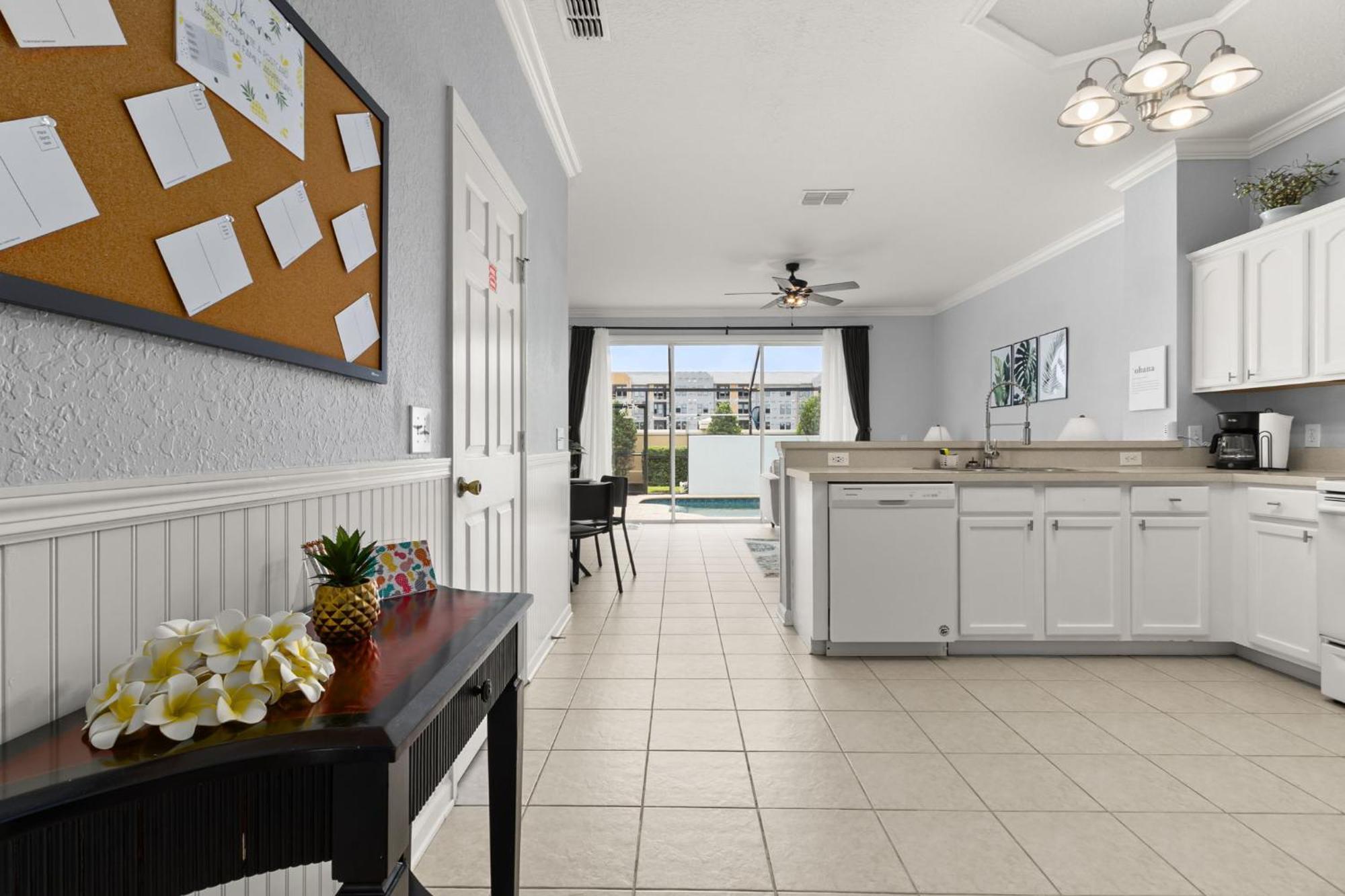 Cozy 3br With Pool Nearby Holiday home