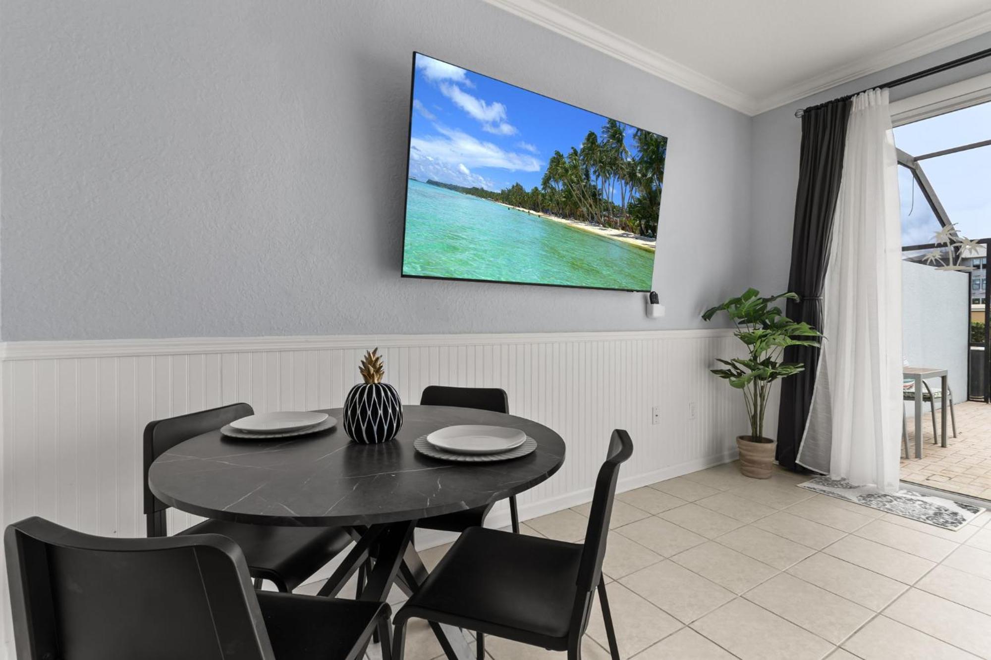 Cozy 3br With Pool Nearby Holiday home