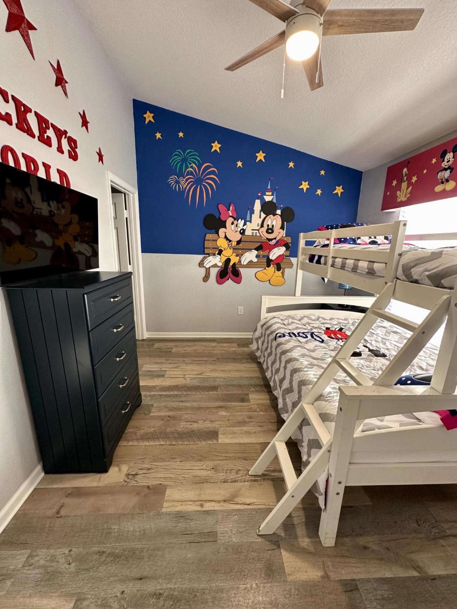 Cozy 3br With Pool Nearby Holiday home